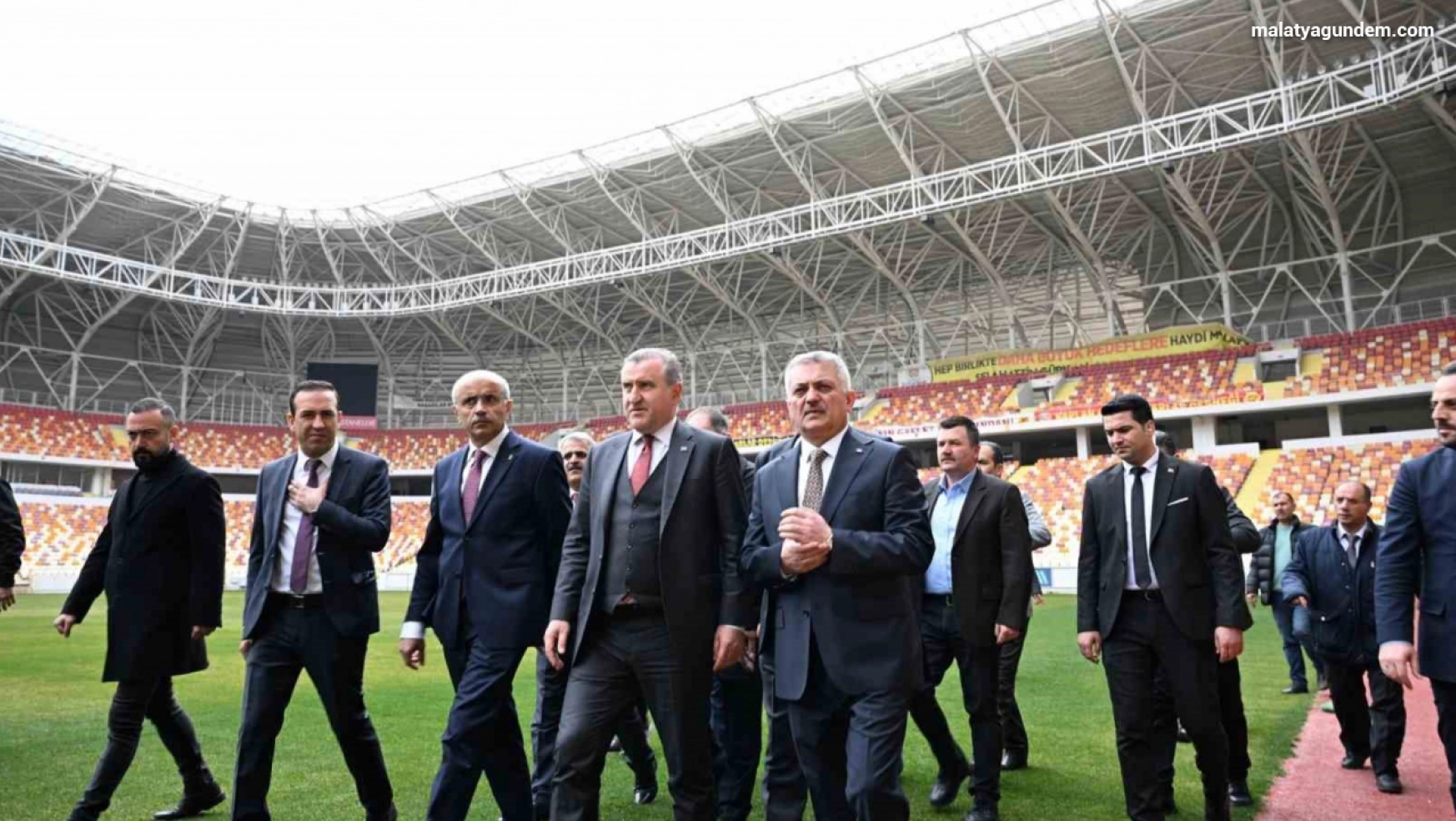 Bakan Bak: 'Türkiye'nin dört bir yanında tesisler yapıyoruz'