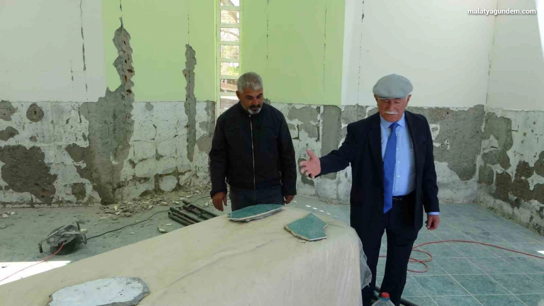 Bakan Ersoy'un talimatıyla restorasyona alınan cemevinde çalışmalar sürüyor
