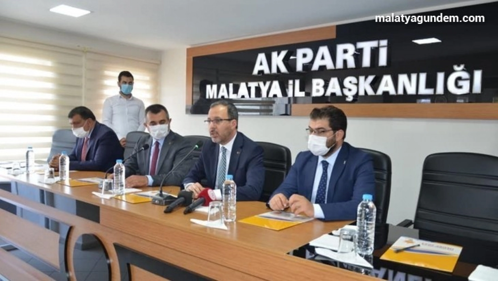 Bakan Kasapoğlu'ndan AK Parti İl Başkanlığına ziyaret
