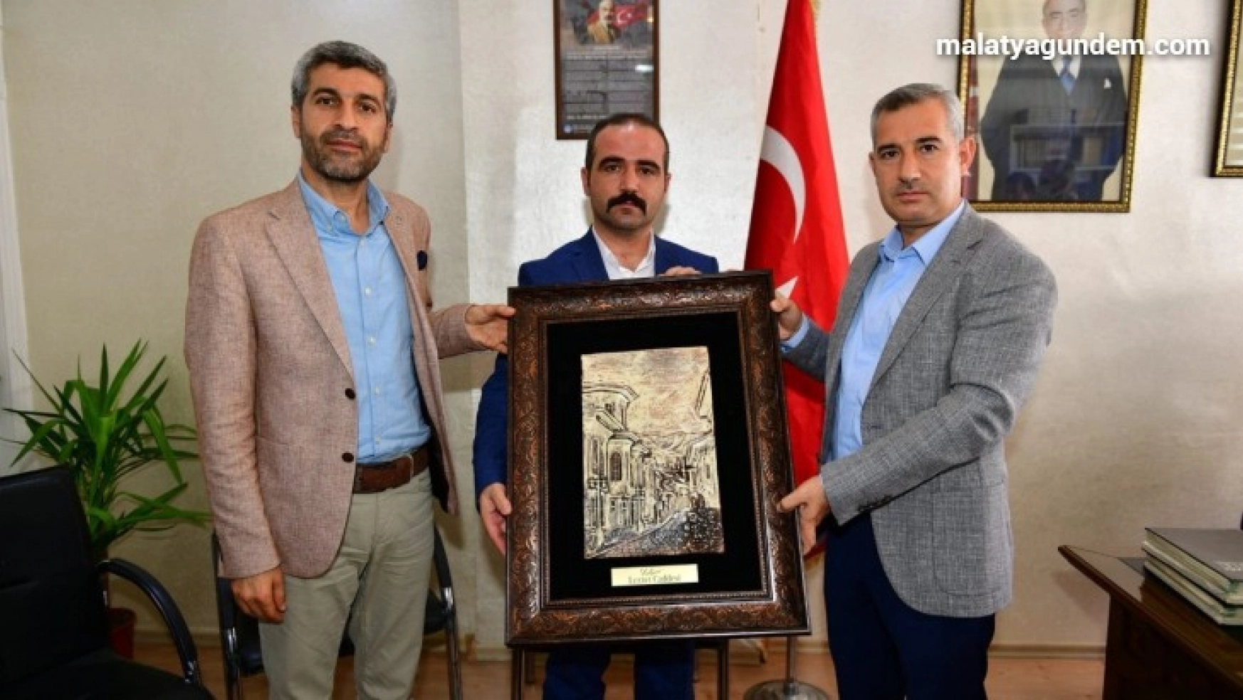 Başkan Çınar'dan MHP ve Ülkü Ocakları'na ziyaret