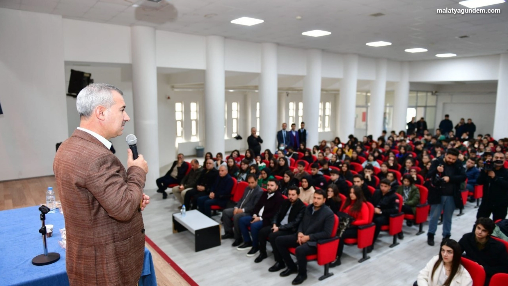 Başkan Çınar'dan öğrencilere tavsiyeler