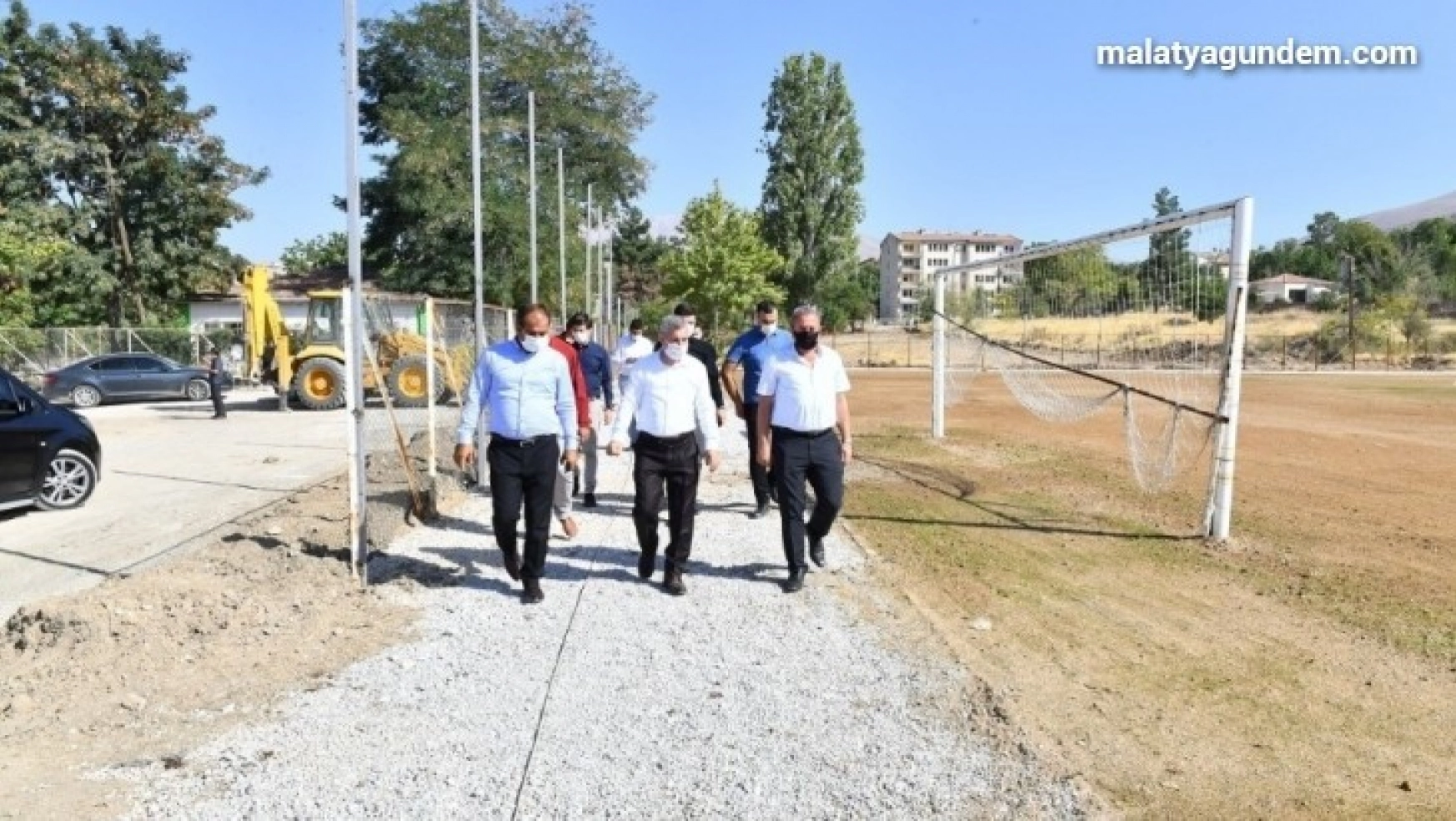 Başkan Çınar, yeni futbol sahasını inceledi