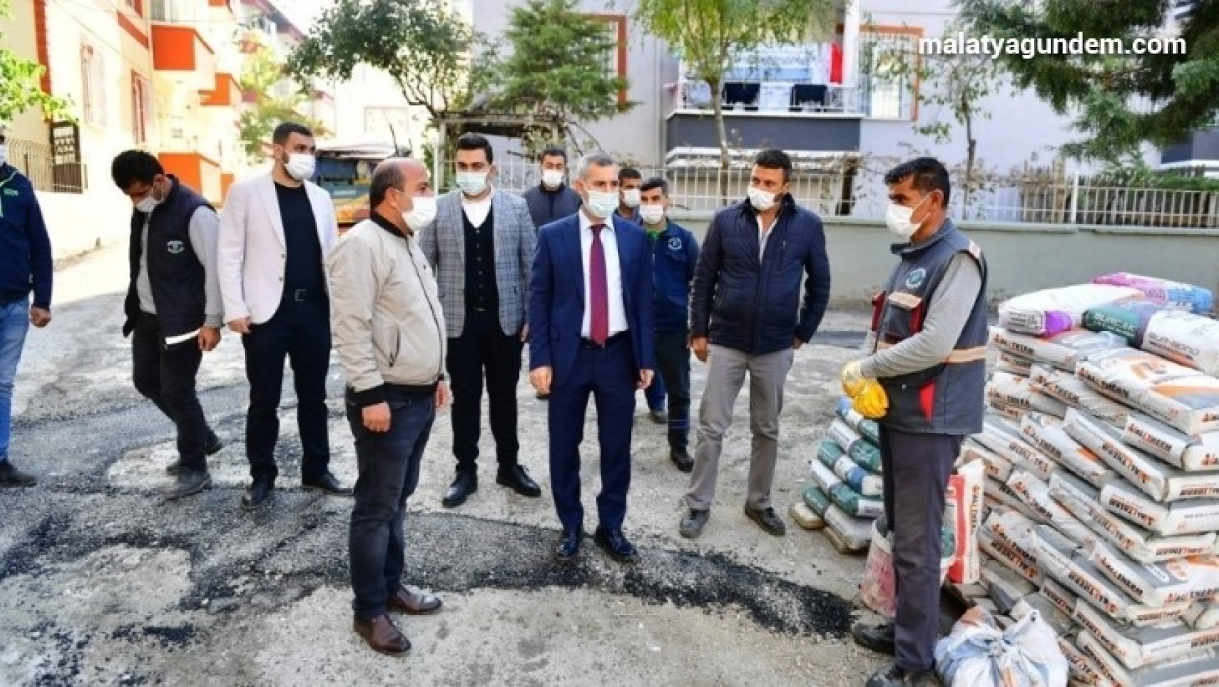 Başkan Çınar, yol ve kaldırım yenileme hizmetlerini inceledi