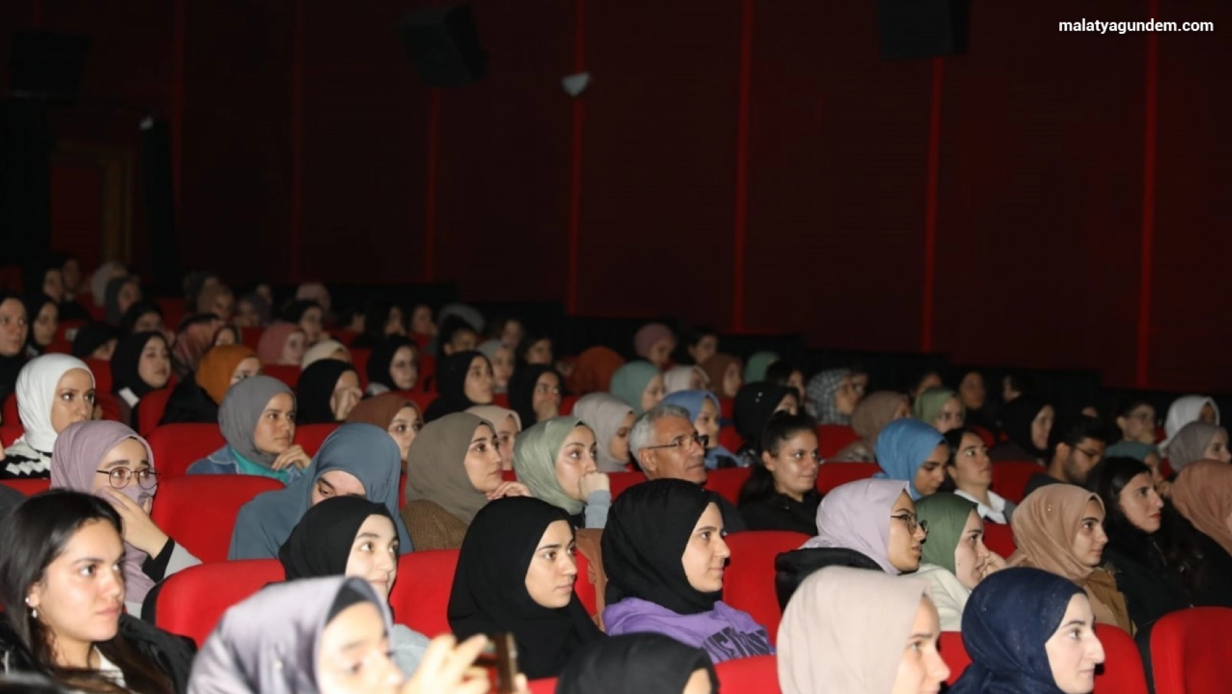 Başkan Güder, öğrencilerle sinema etkinliğinde