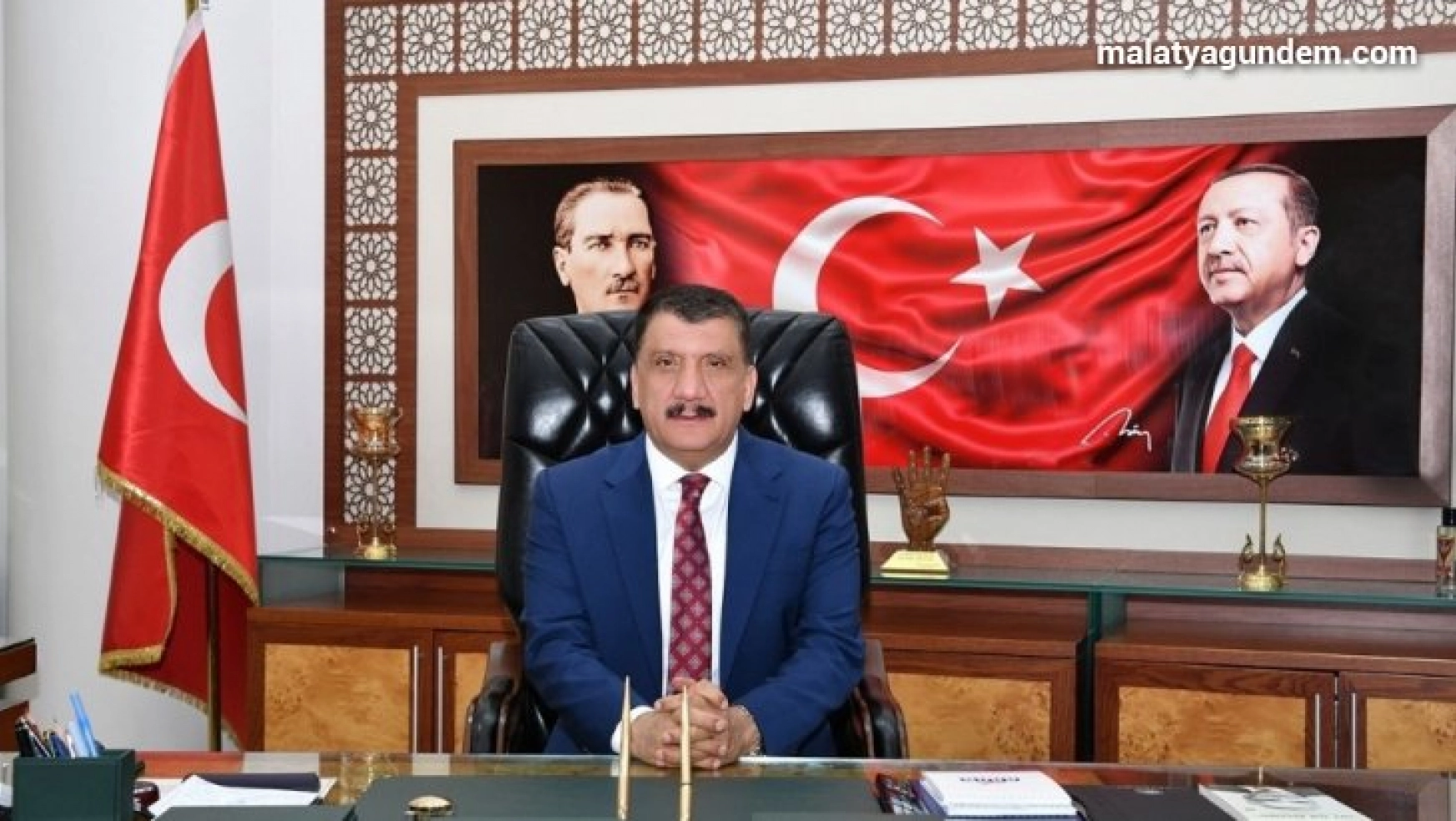 Başkan Gürkan 4, eşi de 2 maaş ile kampanyaya katıldı