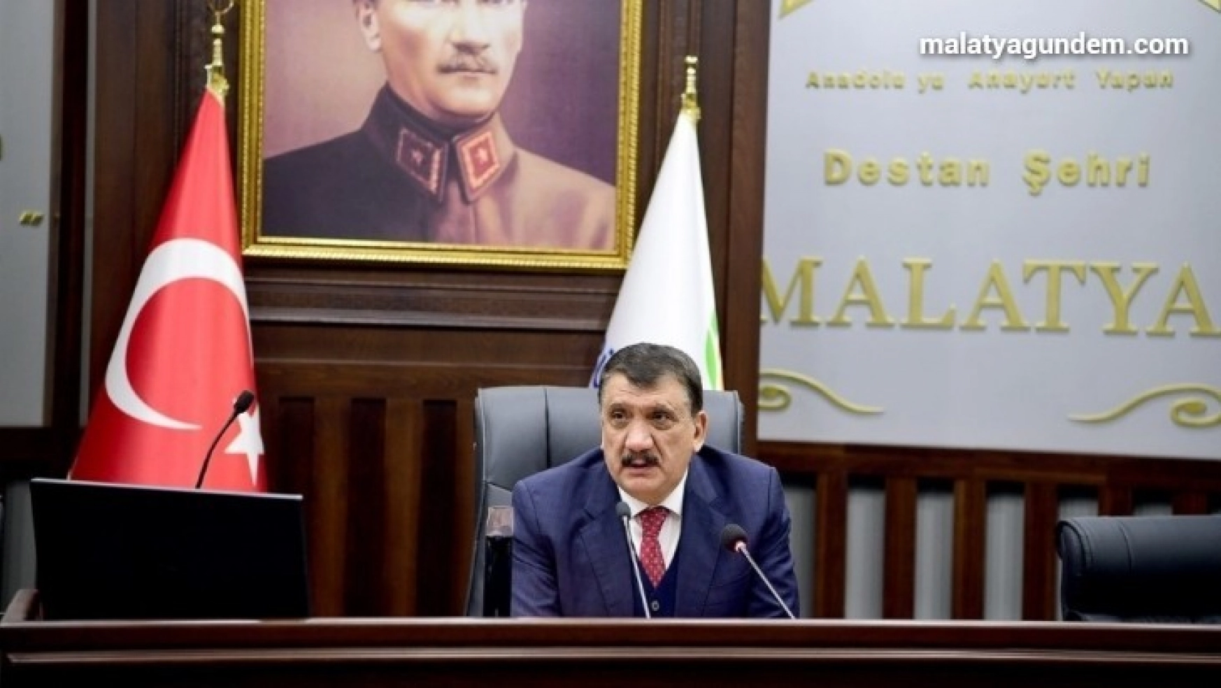 Başkan Gürkan istişare toplantısında yöneticilerle bir araya geldi