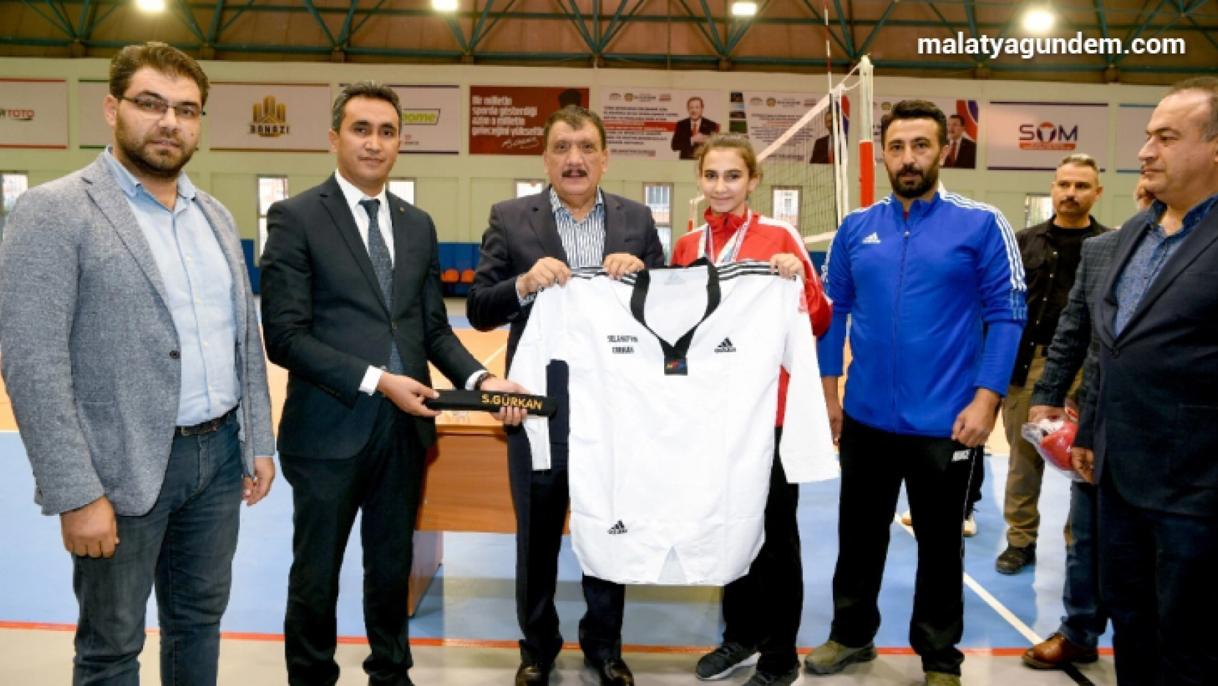 Başkan Gürkan, sporcularıyla bir araya geldi