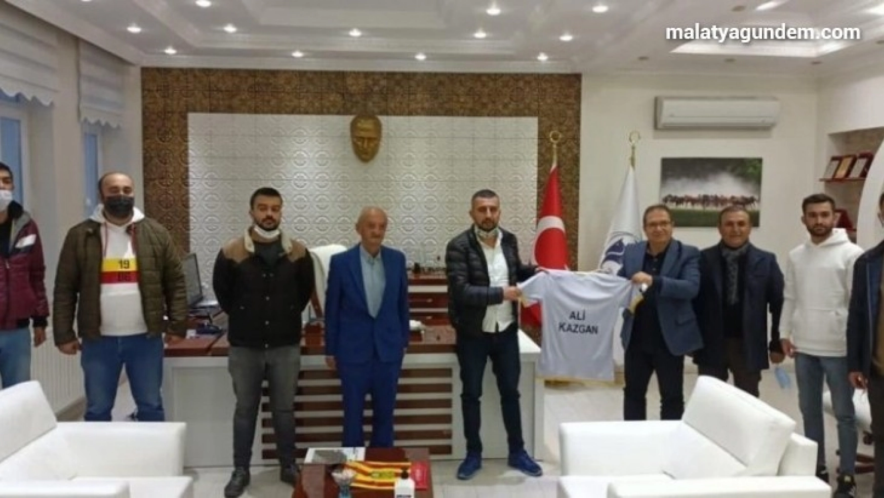 Başkan Kazgan'a Yeni Malatyaspor taraftarlarından ziyaret
