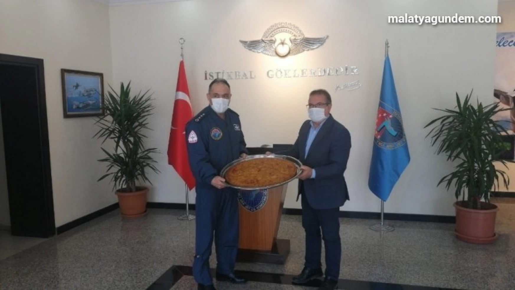 Başkan Kazgan'dan Komutan Koltukoğlu'na kömbeli ziyaret