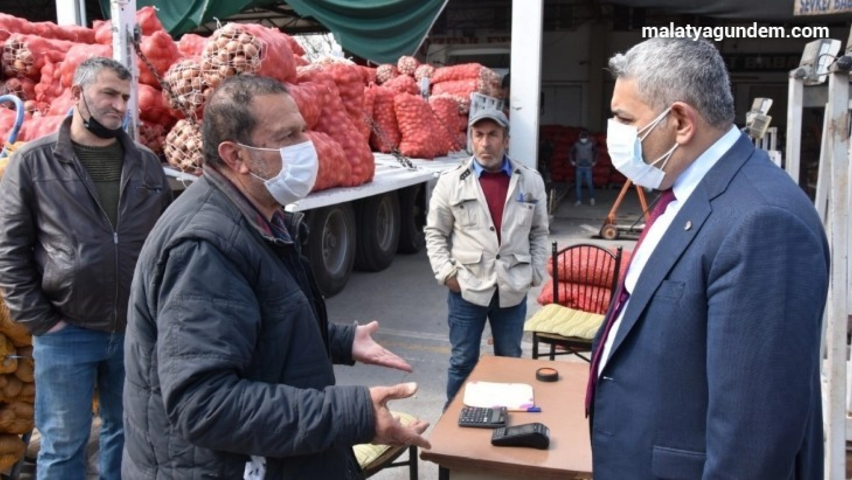 Başkan Sadıkoğlu sebze meyve komisyoncularının sorunlarını dinledi