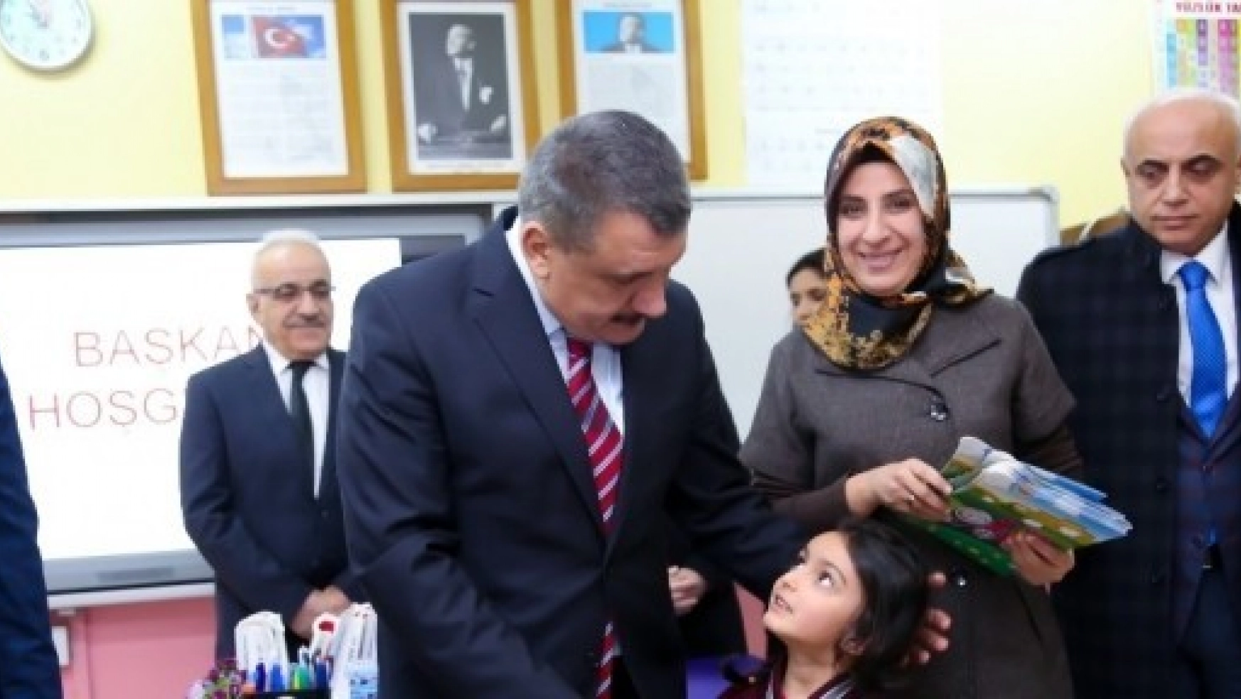 Başkan Gürkan, Örencilere Karnelerini Dağıttı
