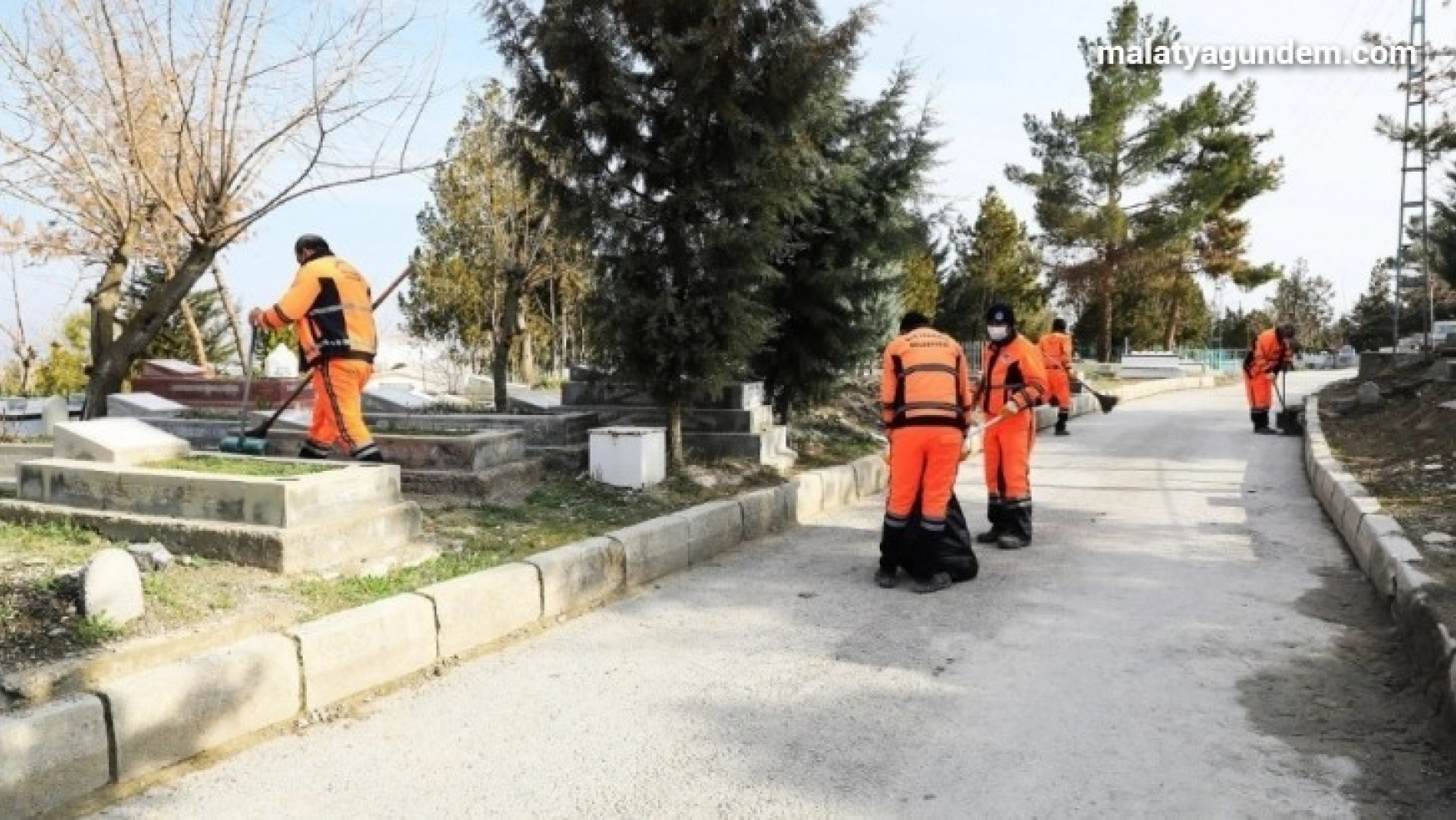 Battalgazi'deki mezarlıklar yoğun bakıma alındı