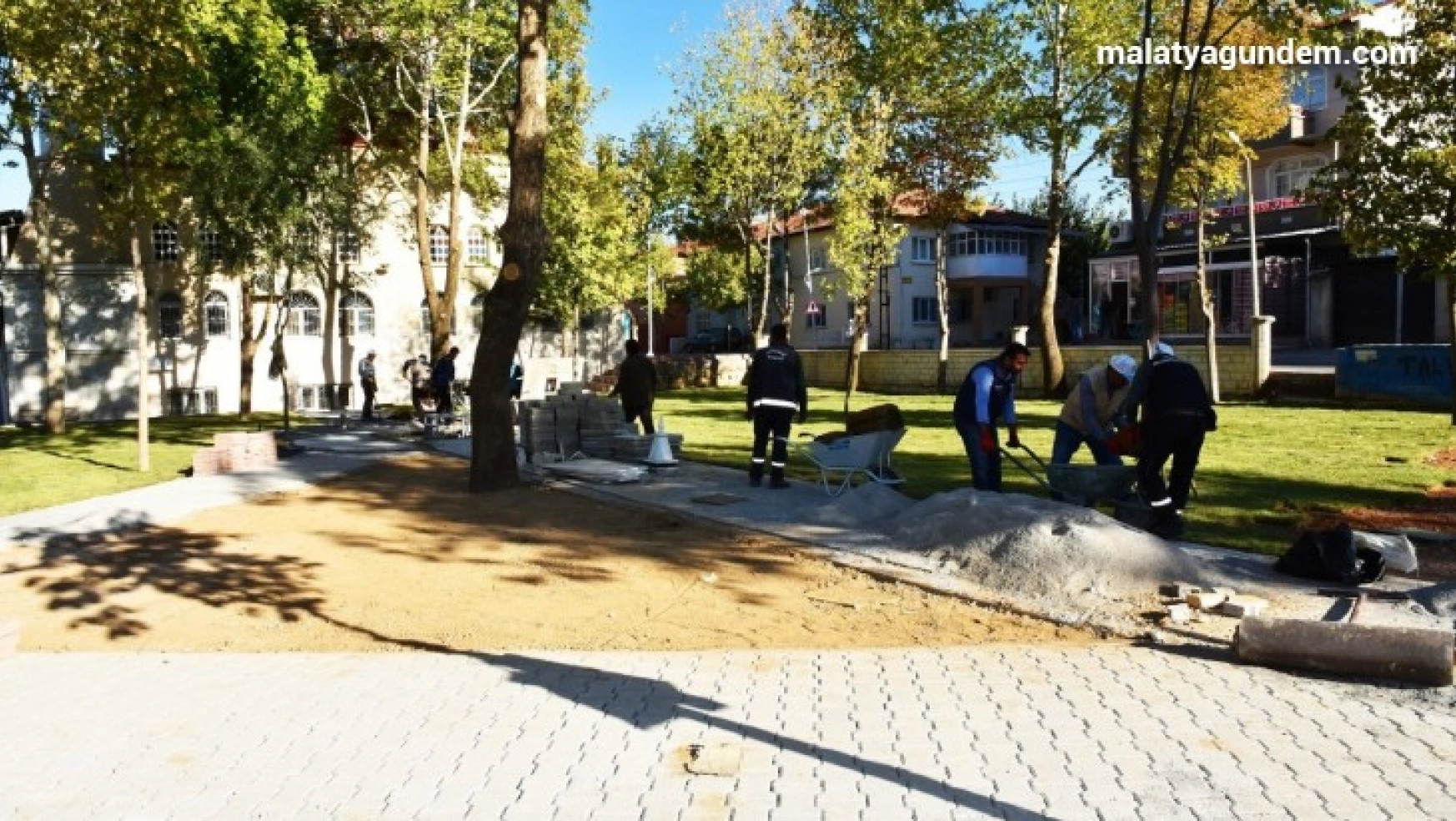 Battalgazi'deki parklarda revize çalışmaları sürüyor
