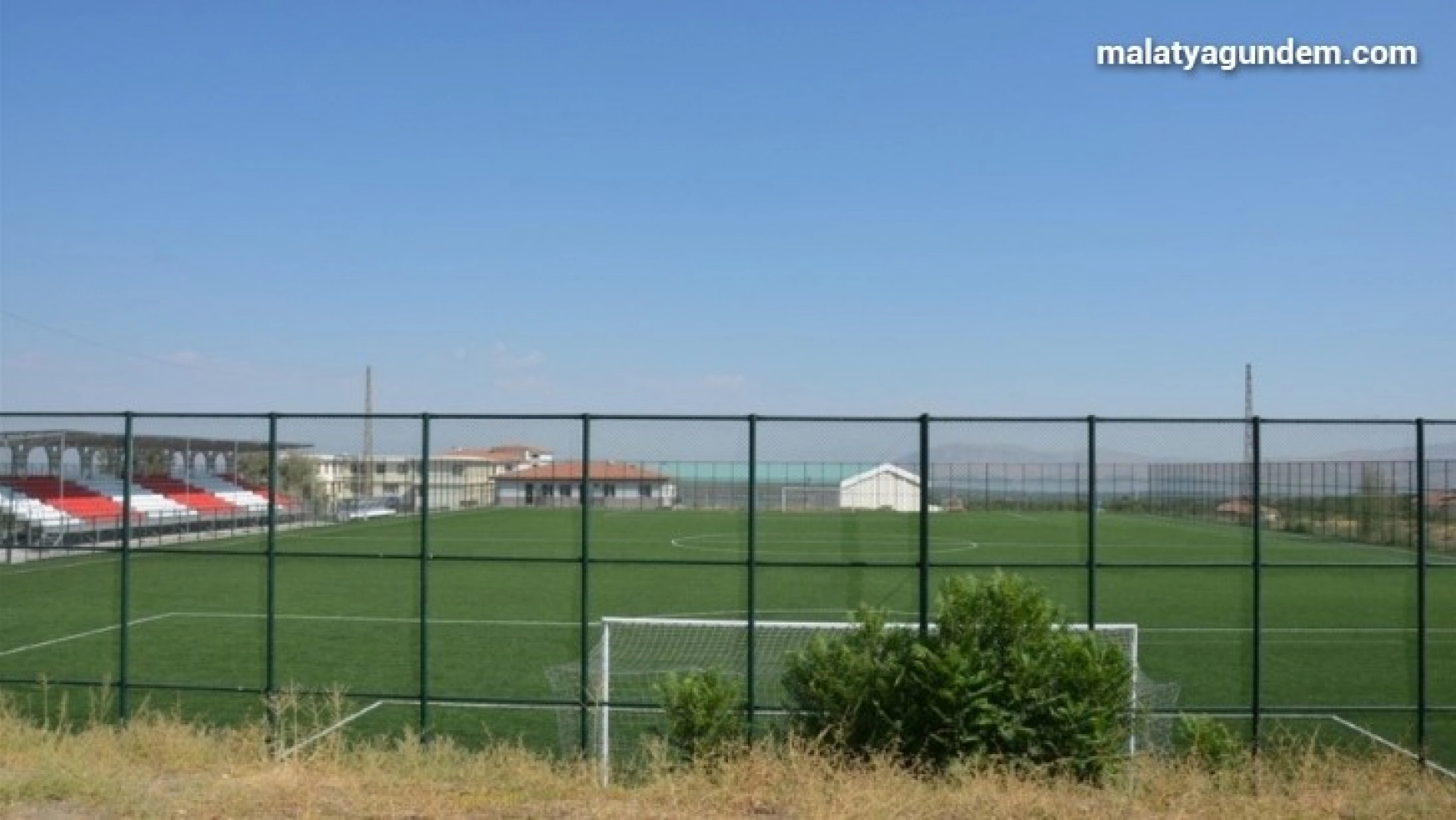 Battalgazi futbol sahası yenilendi