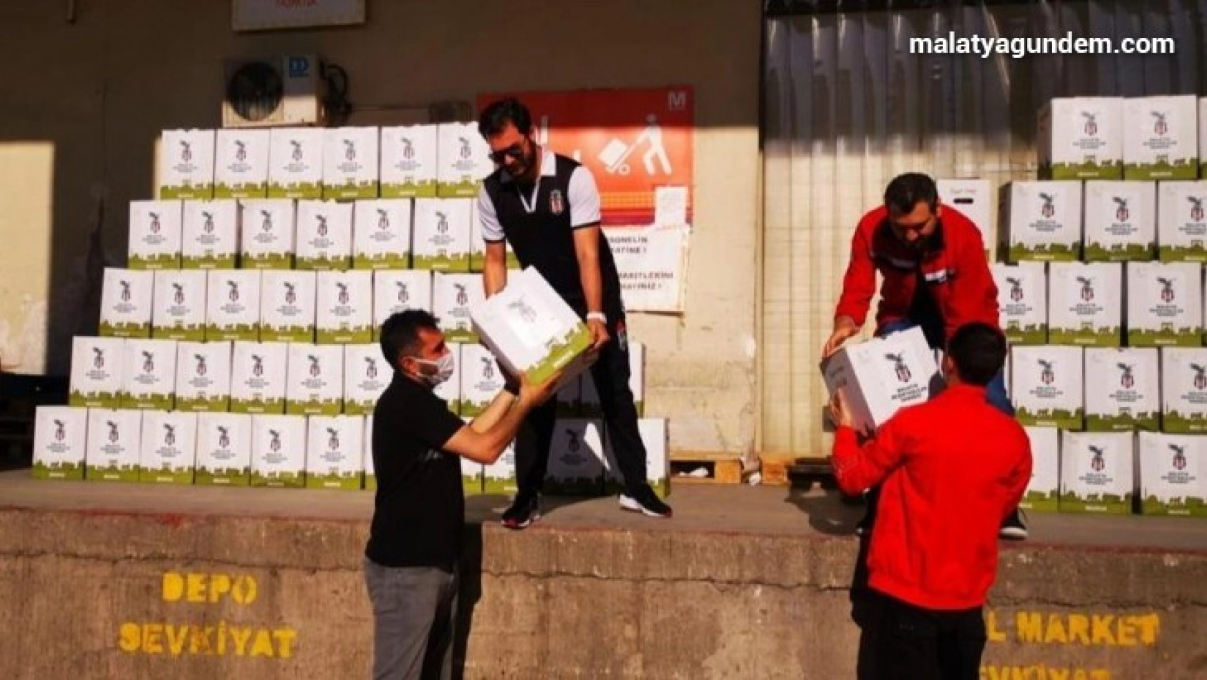 Beşiktaşlılar Derneğinden İhtiyaç Sahiplerine Ramazan Paketi