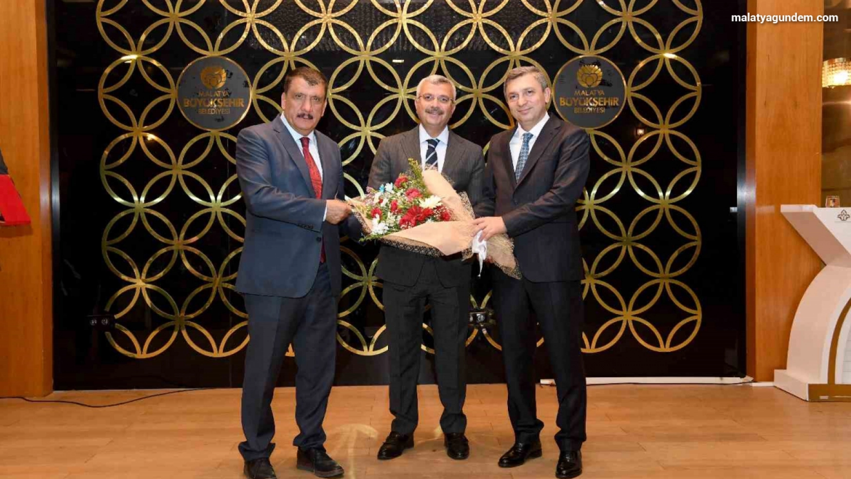 Büyükşehir Belediyesi Genel Sekreteri Noğay'a veda programı düzenlendi