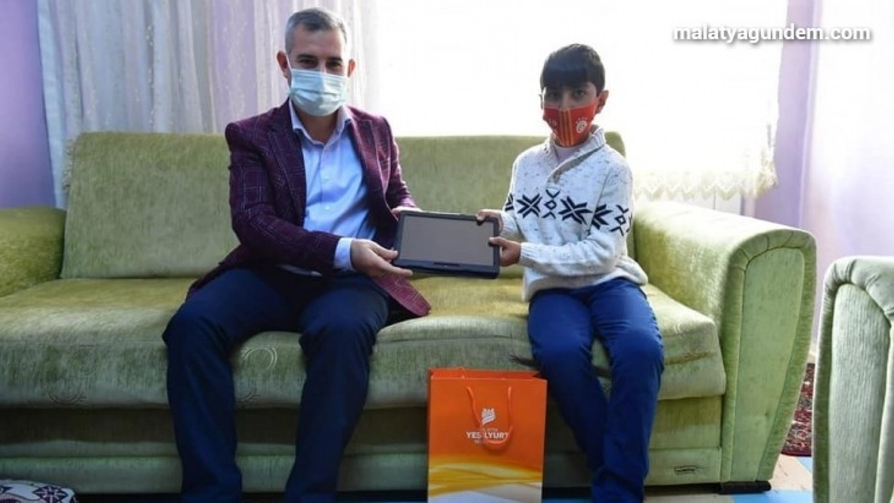 Çınar'dan tablet almaya hak kazanan öğrencilere sürpriz ziyaret