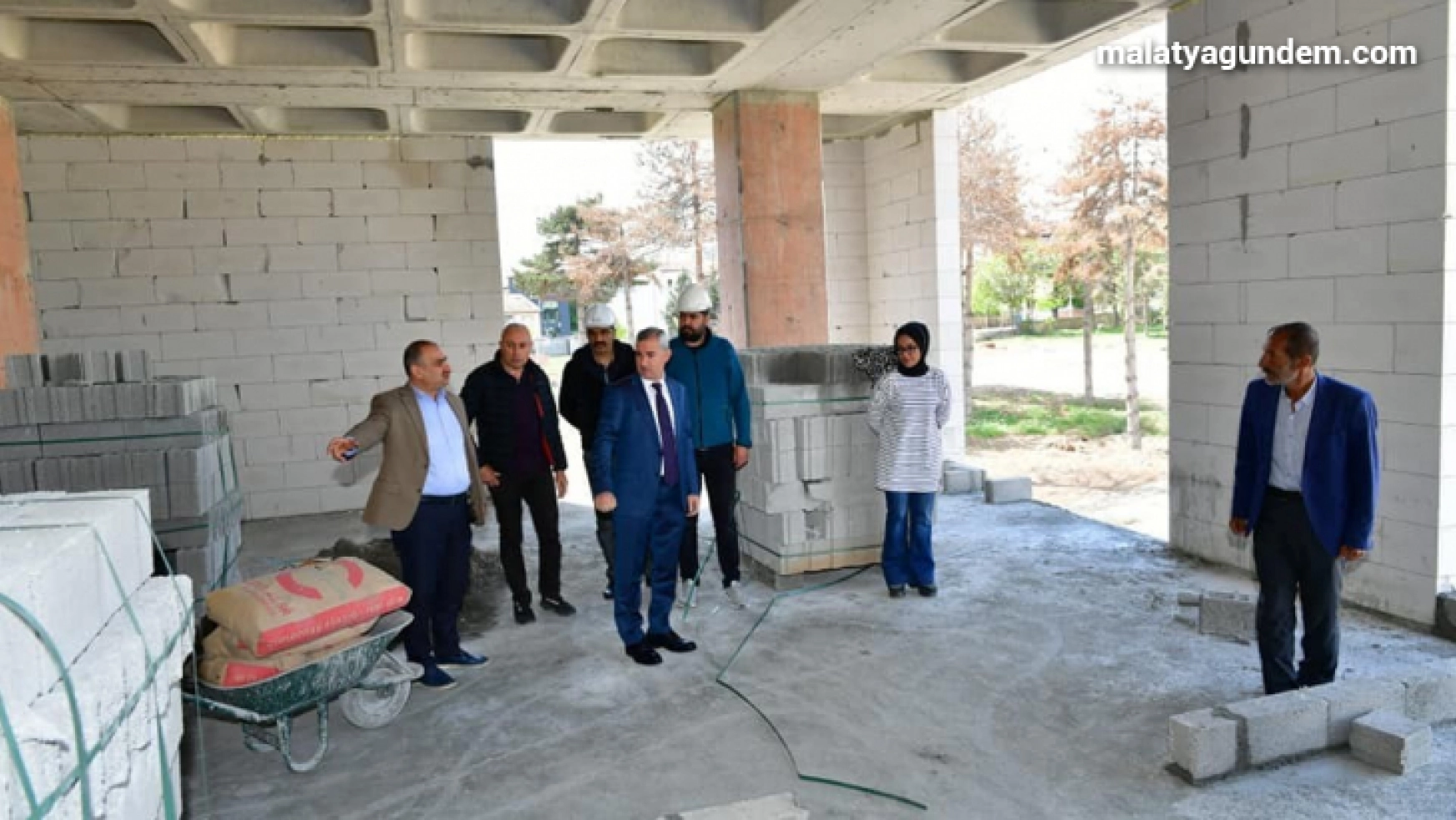 Çınar, yeni belediye binası inşaatını inceledi