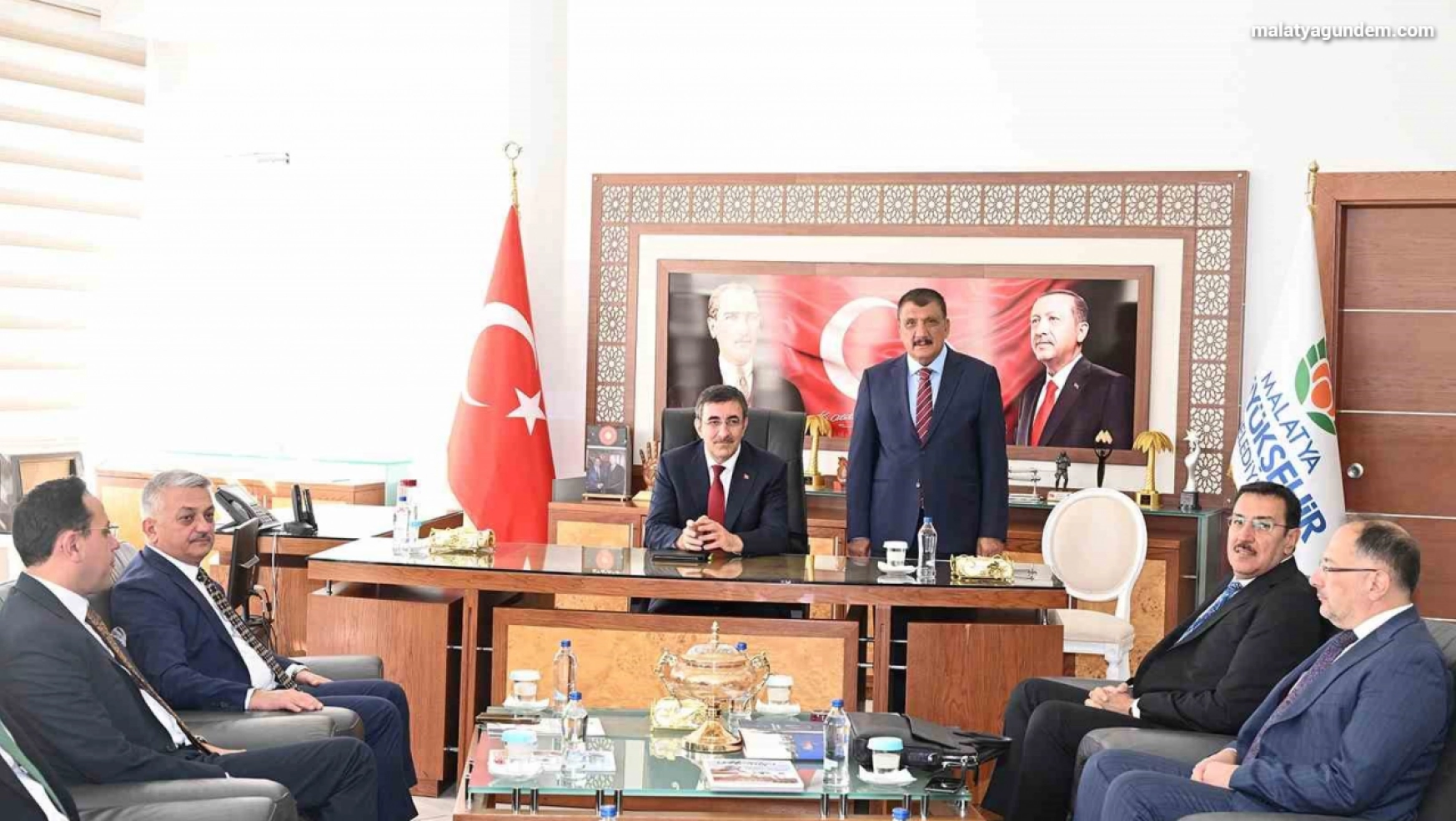 Cumhurbaşkanı Yardımcısı Cevdet Yılmaz'dan Başkan Gürkan'a övgü