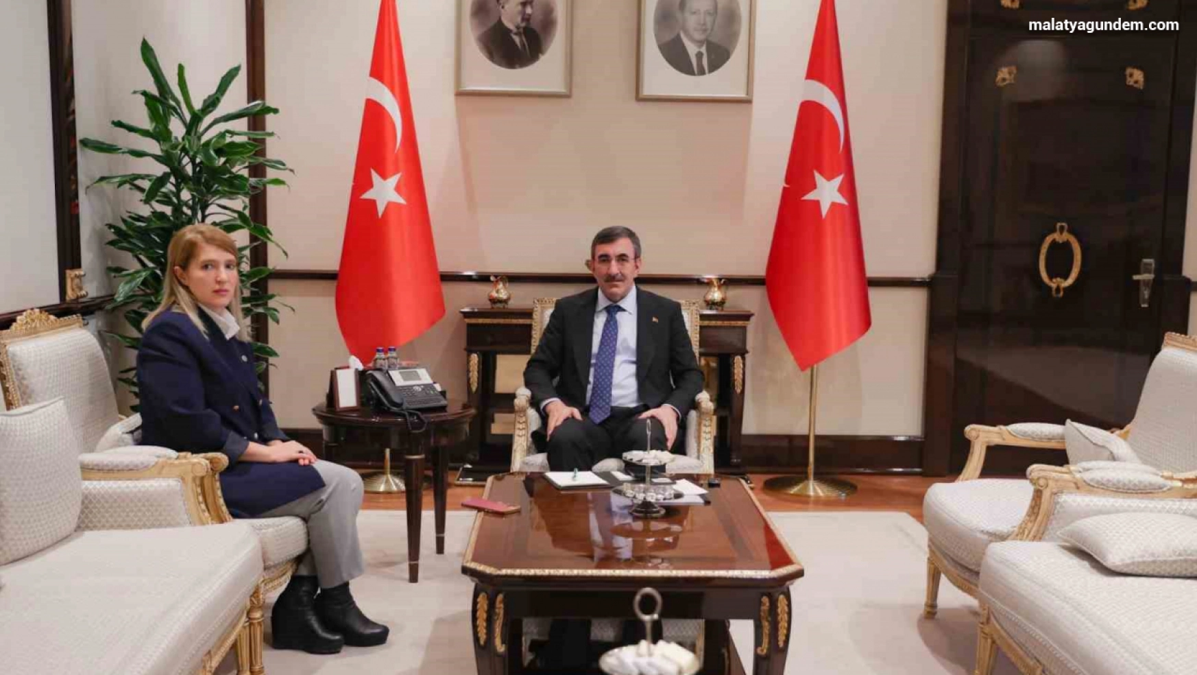 Cumhurbaşkanı yardımcısı, Malatya Milletvekili Ölmeztoprak ile görüştü