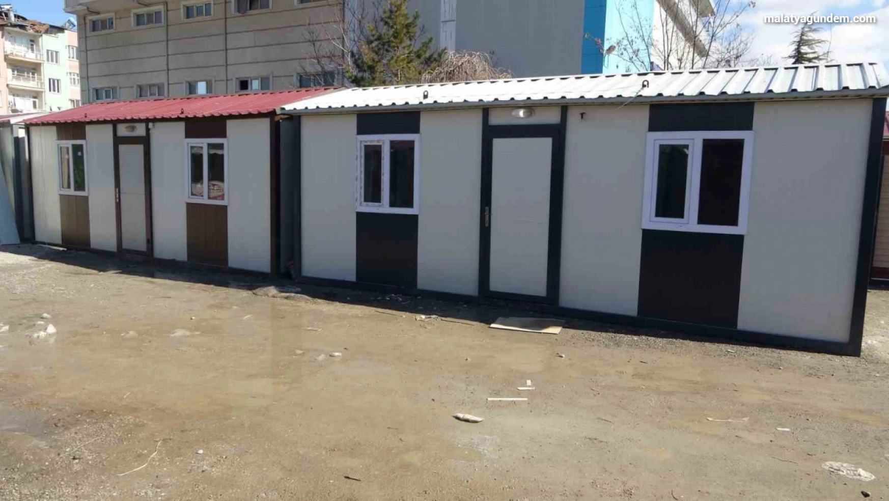 Deprem bölgesinde fiyatları 65 ila 130 bin TL arasında değişen konteyner evler yok satıyor