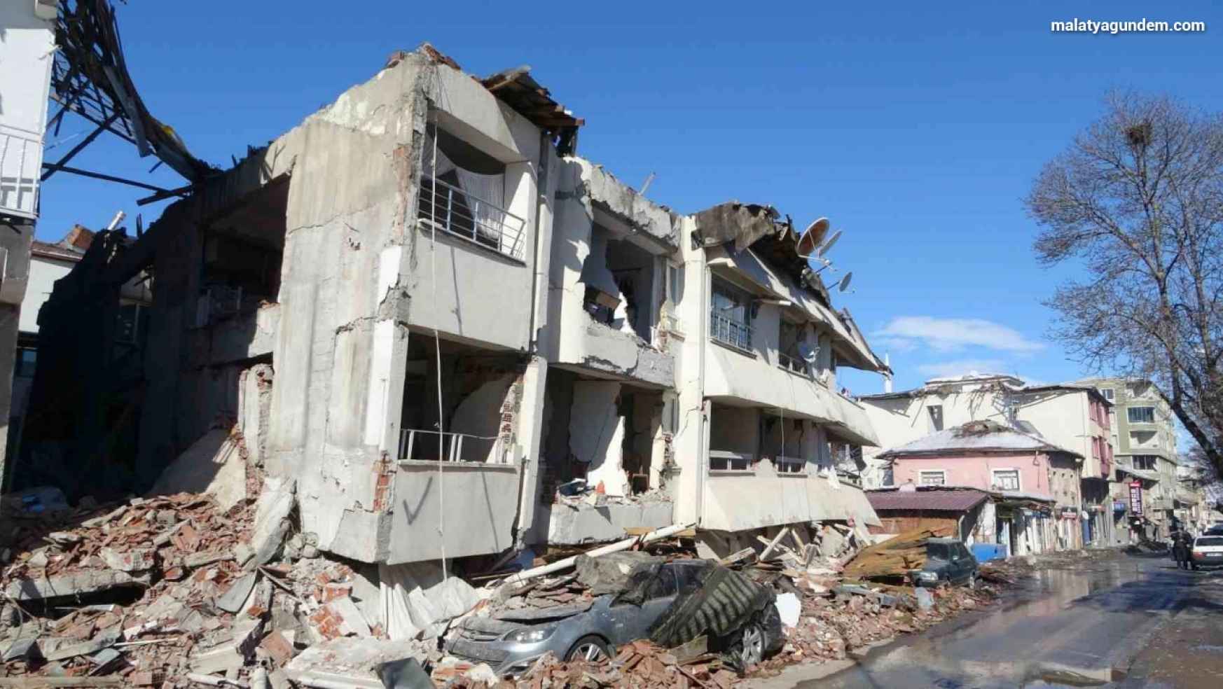 Depremin vurduğu Doğanşehir, harabeye döndü