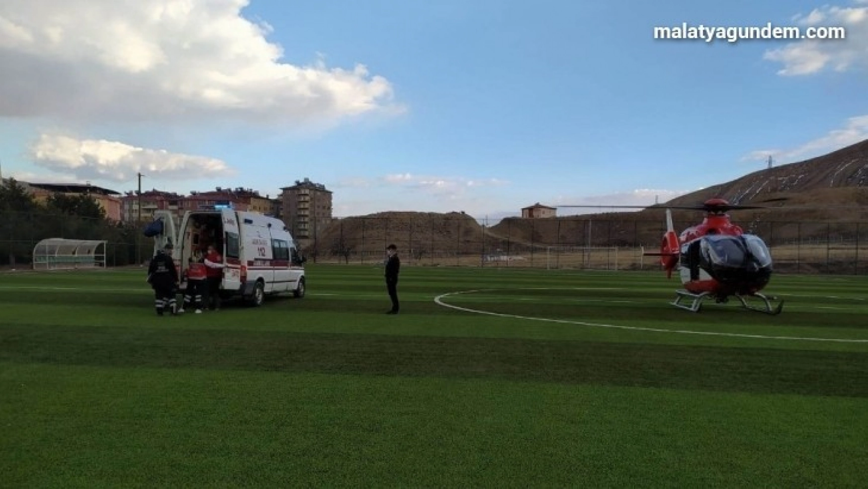 Elini cam kesen gencin imdadına ambulans helikopter yetişti
