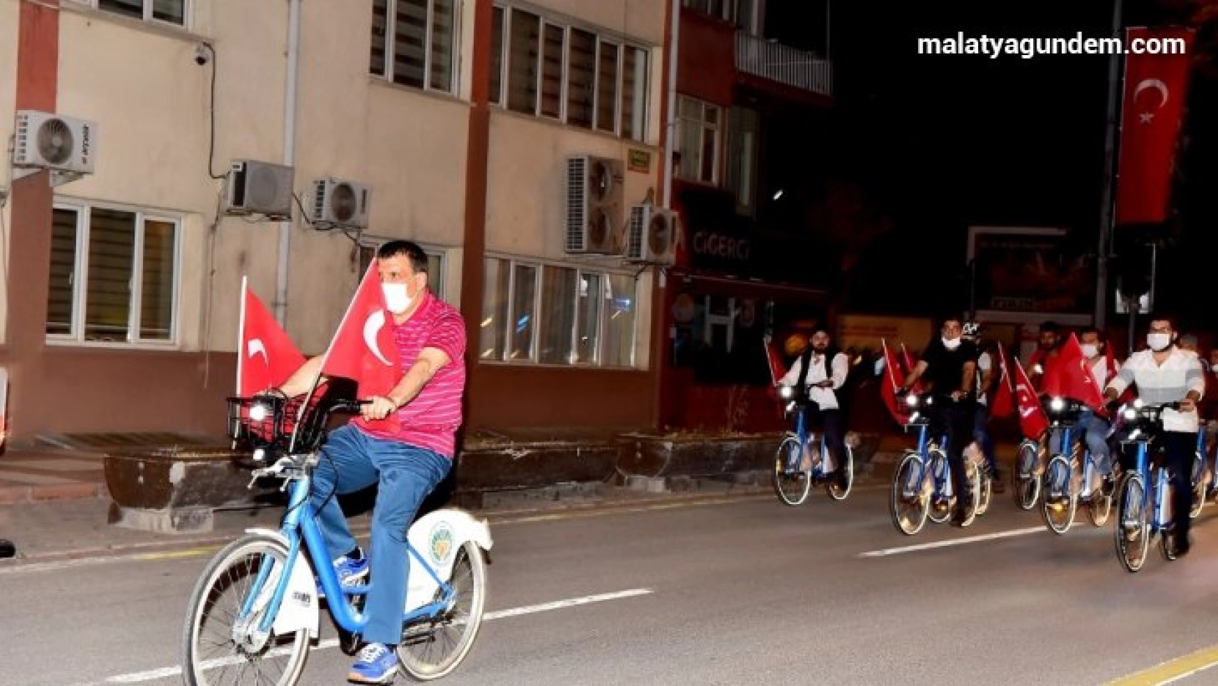 Gürkan gençlerle bisiklet sürdü