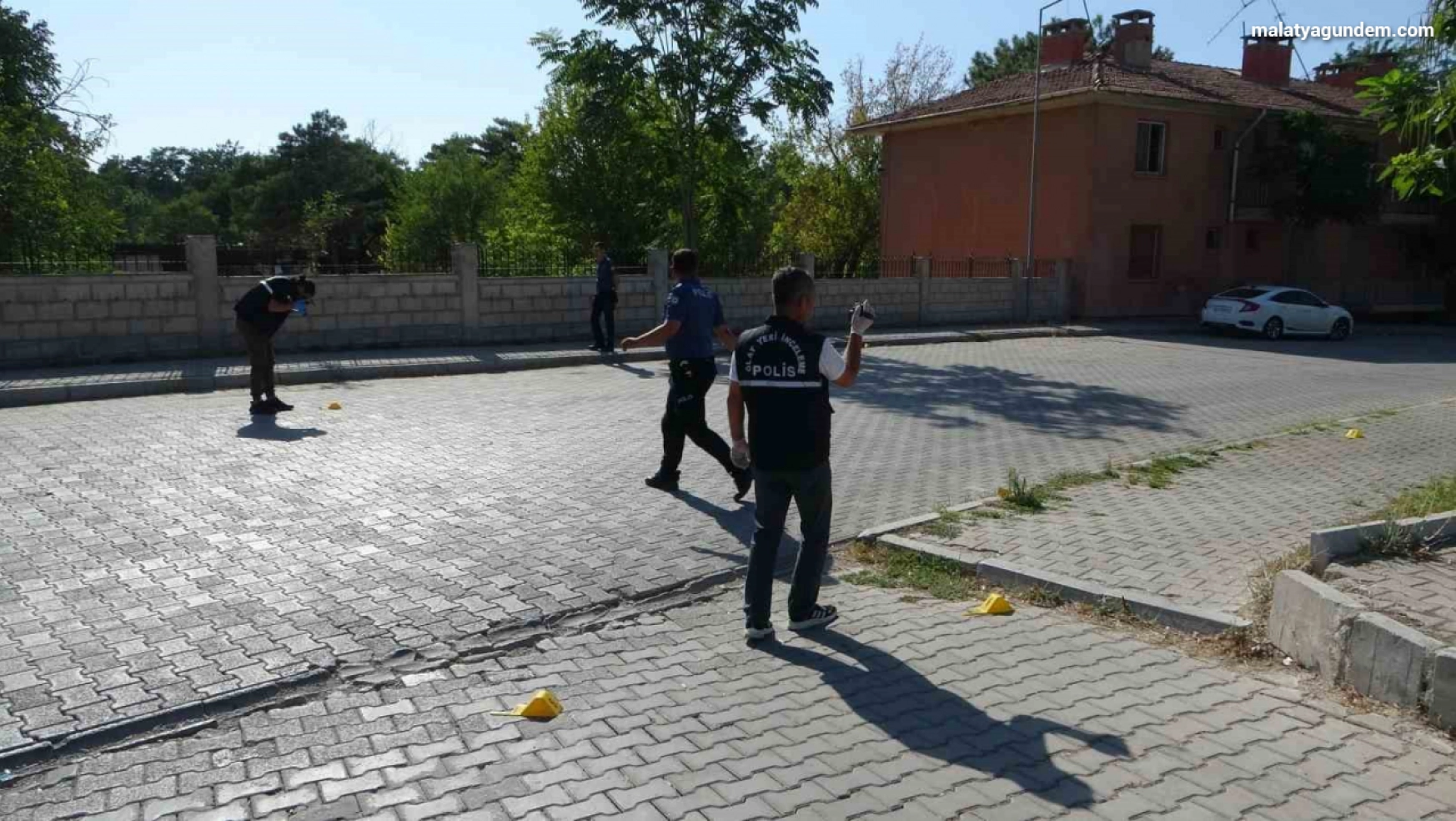 Husumetlisini hastane otoparkında başından vurdu