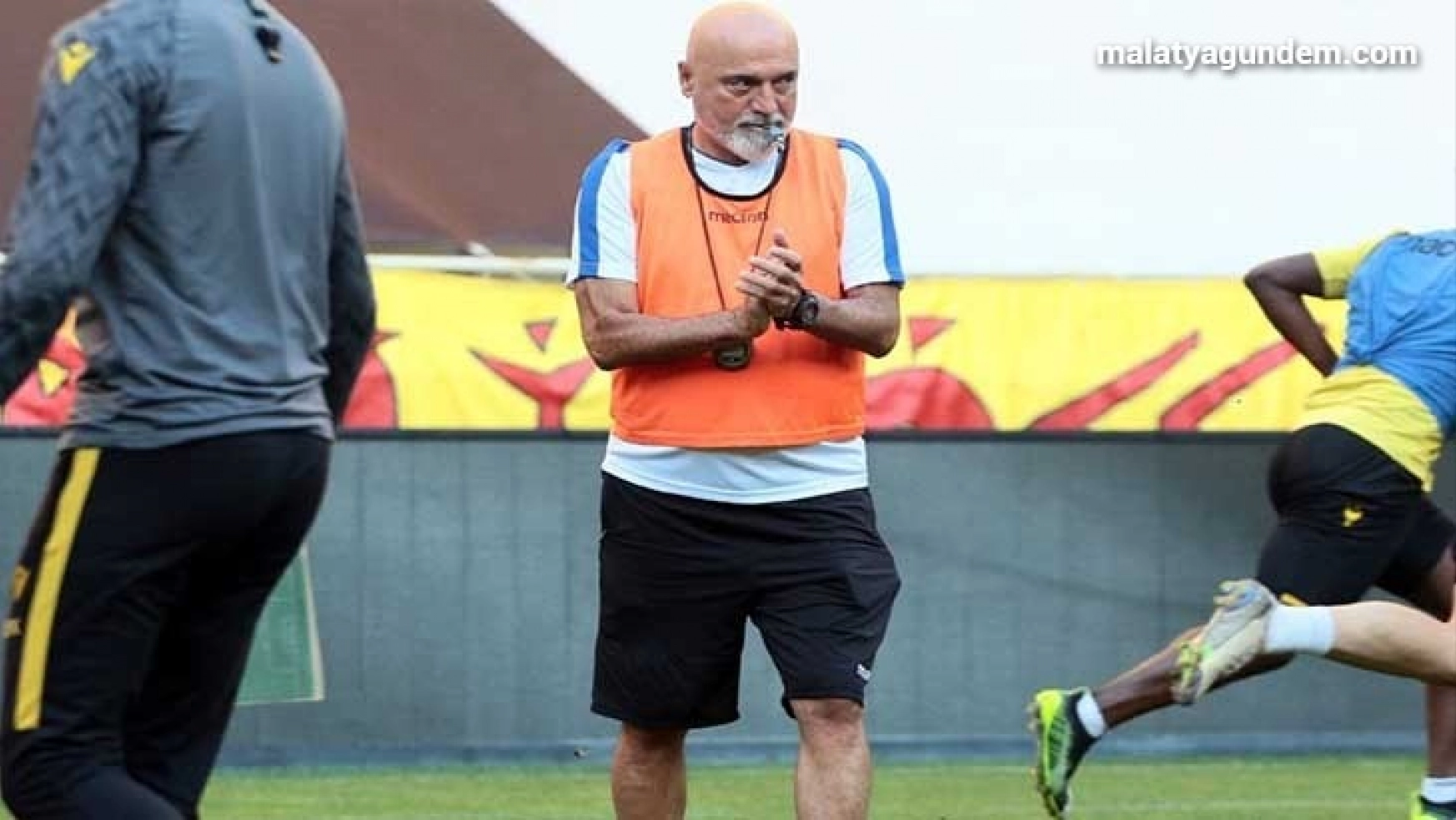Karaman'dan futbolcularına rekabet uyarısı