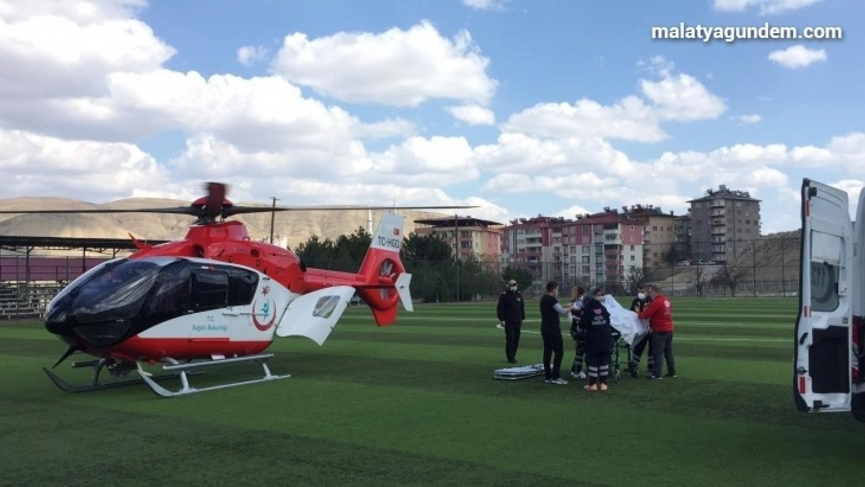 Ağır yaralanan kişinin imdadına hava ambulansı yetişti