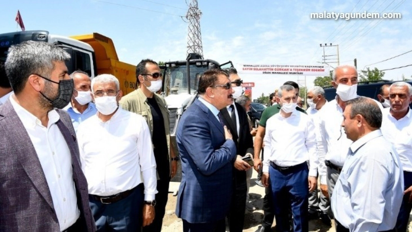 Malatya Büyükşehir Dilek Mahallesi'nin yol sorununu çözüyor