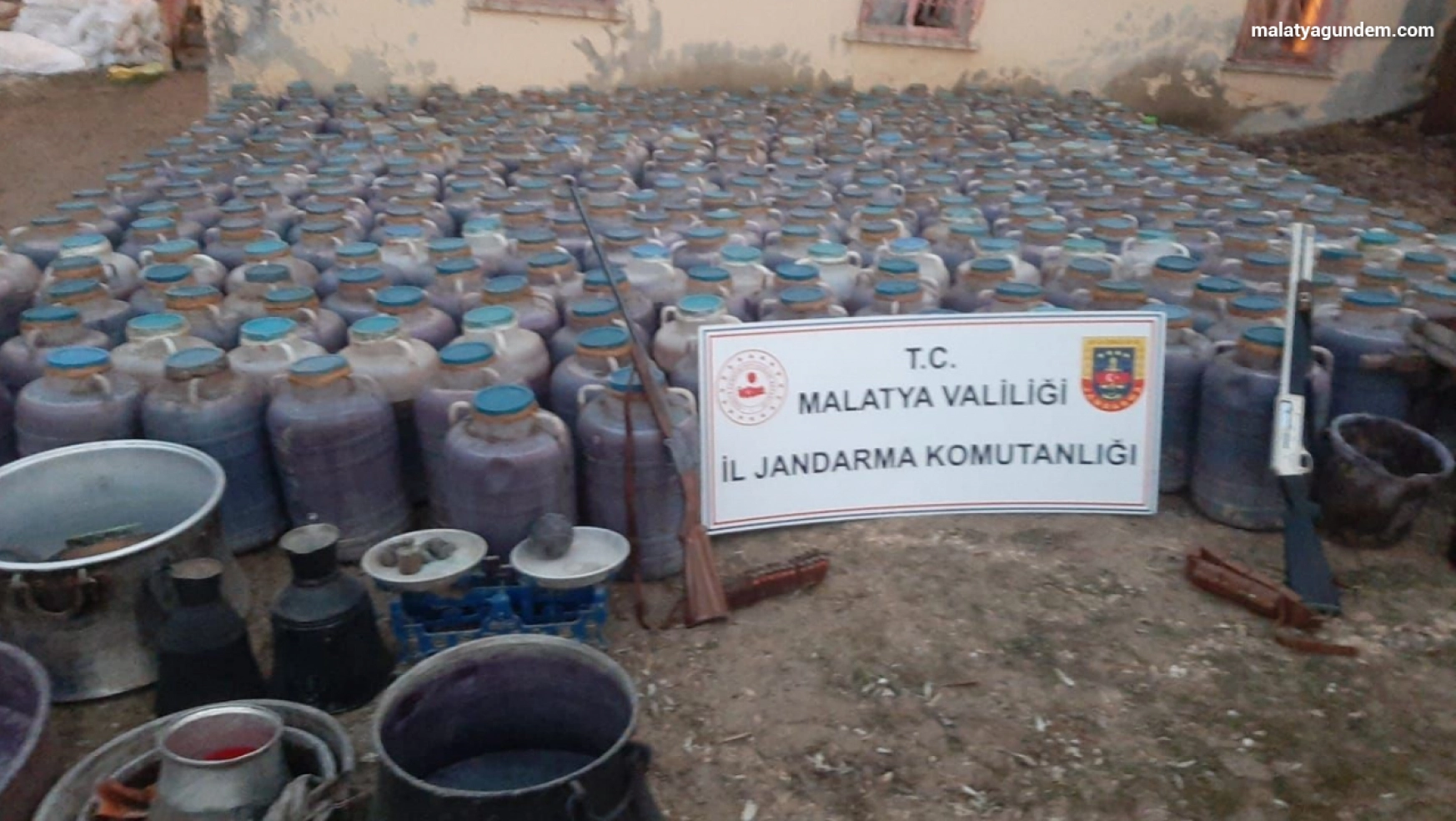 Malatya'da 13 bin 464 litre kaçak şarap ele geçirildi