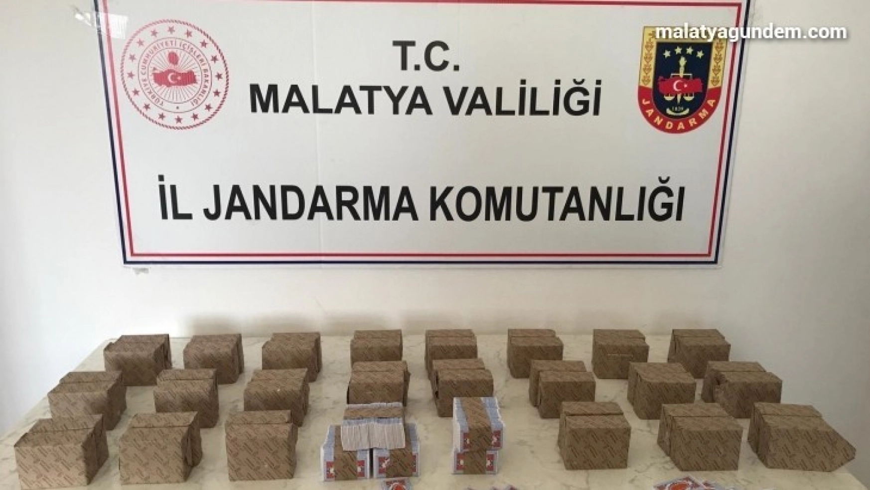 Malatya'da 2 bin 250 deste bandrolsüz sigara kağıdı yakalandı
