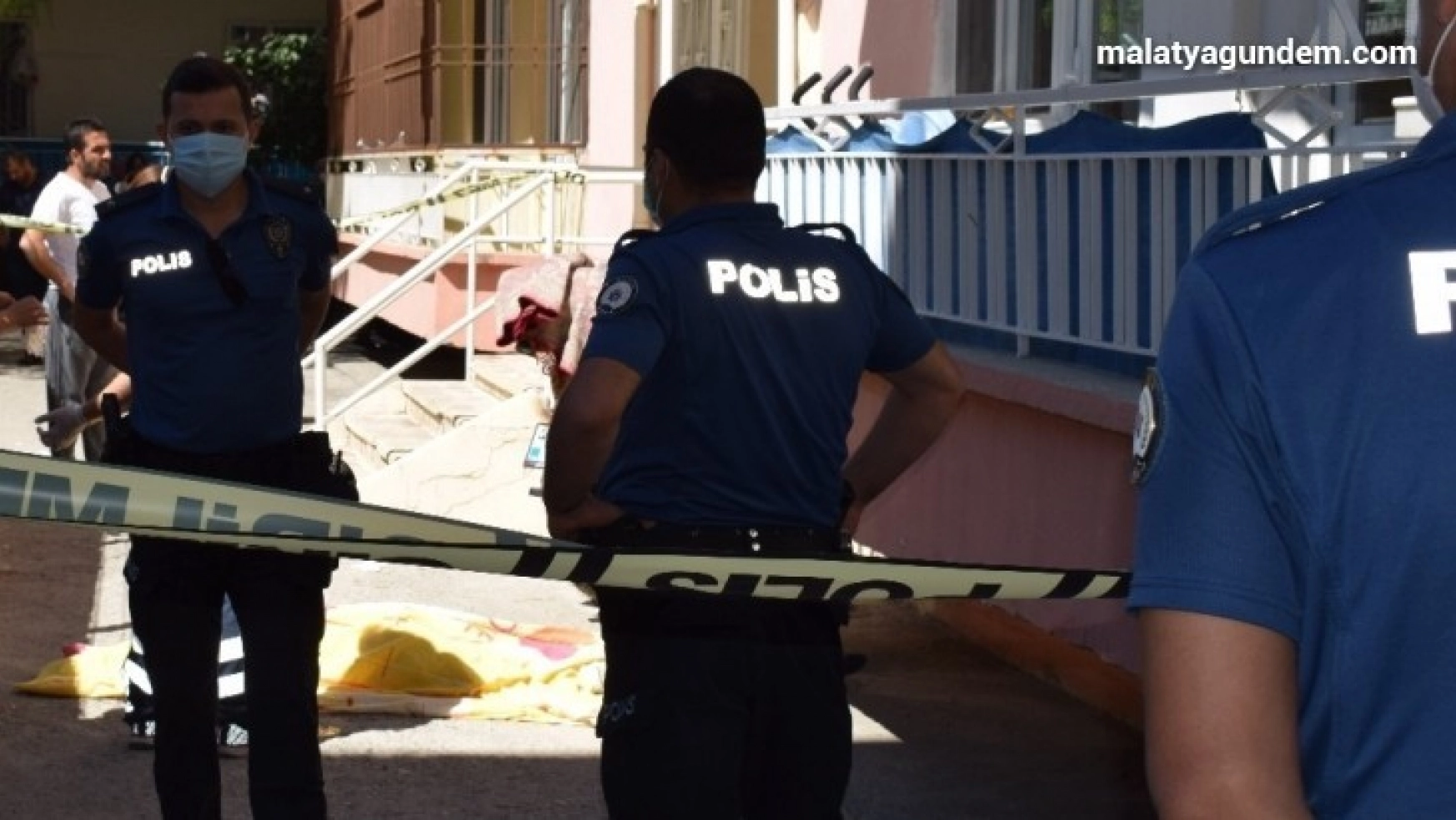 Malatya'da balkondan düşen genç kız hayatını kaybetti