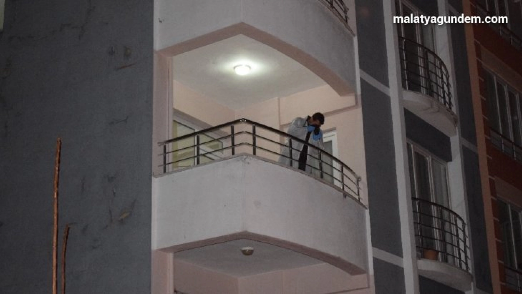 Malatya'da balkondan düşen şahıs ağır yaralandı