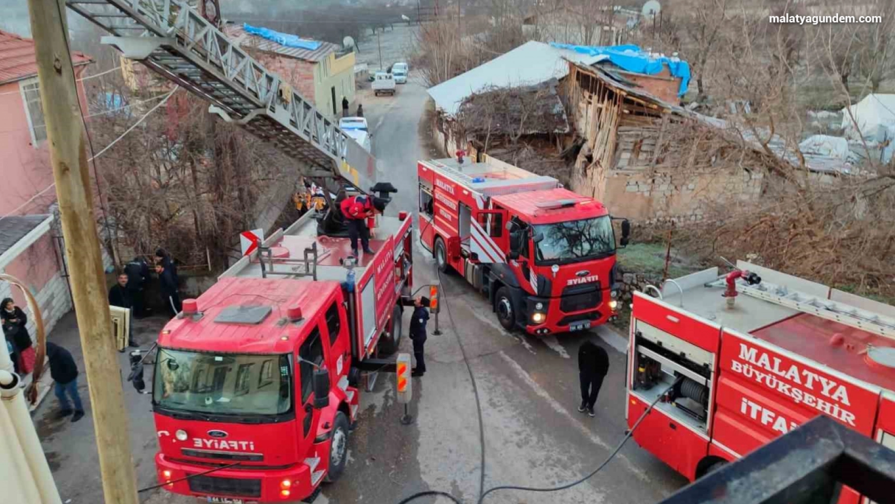 Malatya'da ev yangını korkuttu
