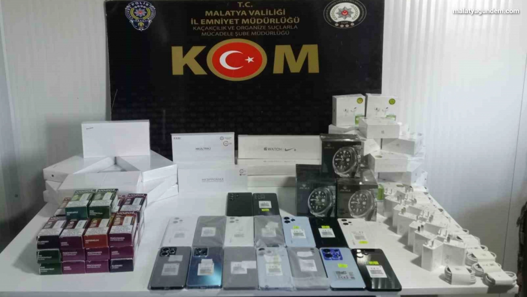 Malatya'da gümrük kaçağı 16 adet akıllı cep telefonu ele geçirildi