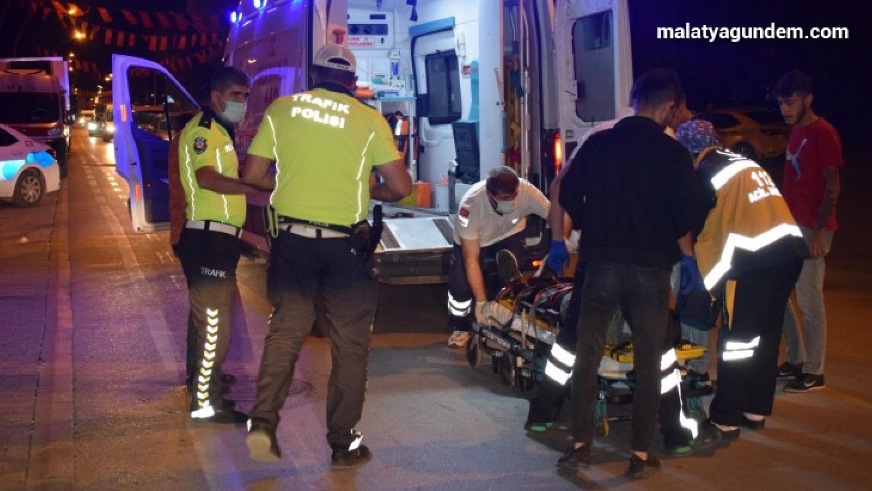 Malatya'da hafif ticari araçla çarpışan motosiklet sürücüsü yaralandı