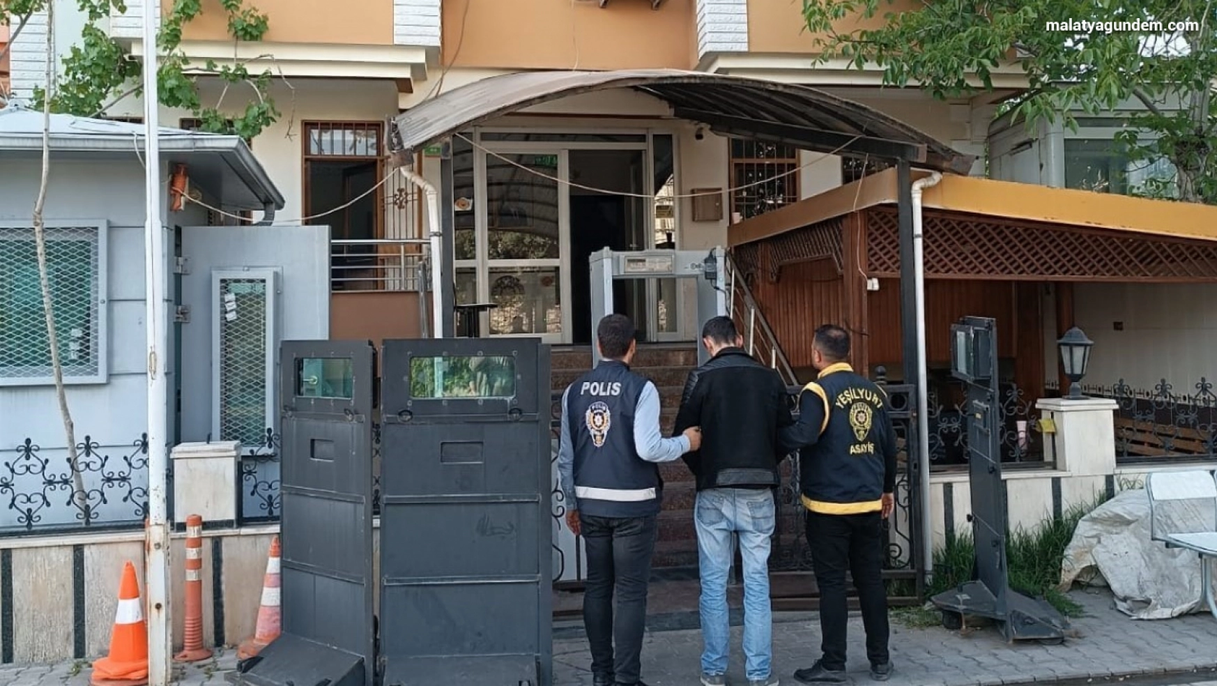 Malatya'da hırsızlar polisten kaçamadı