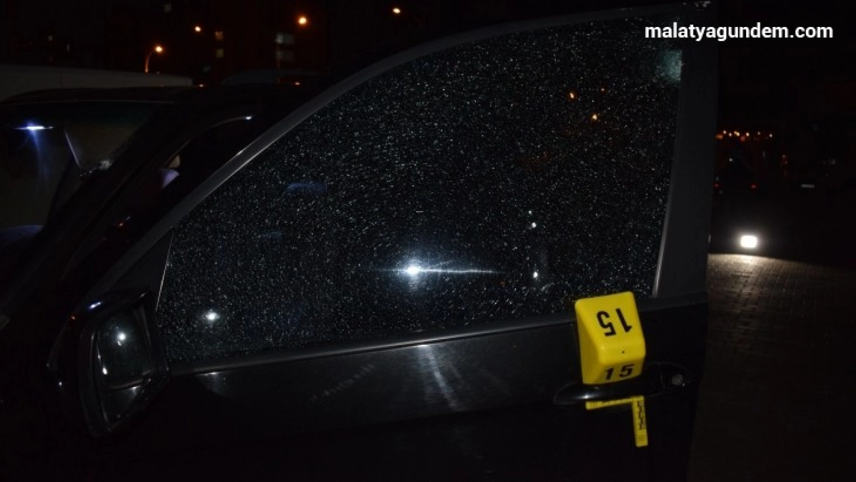 Malatya'da iki ayrı olayda 1 kişi yaralandı, çok sayıda araç da isabet aldı