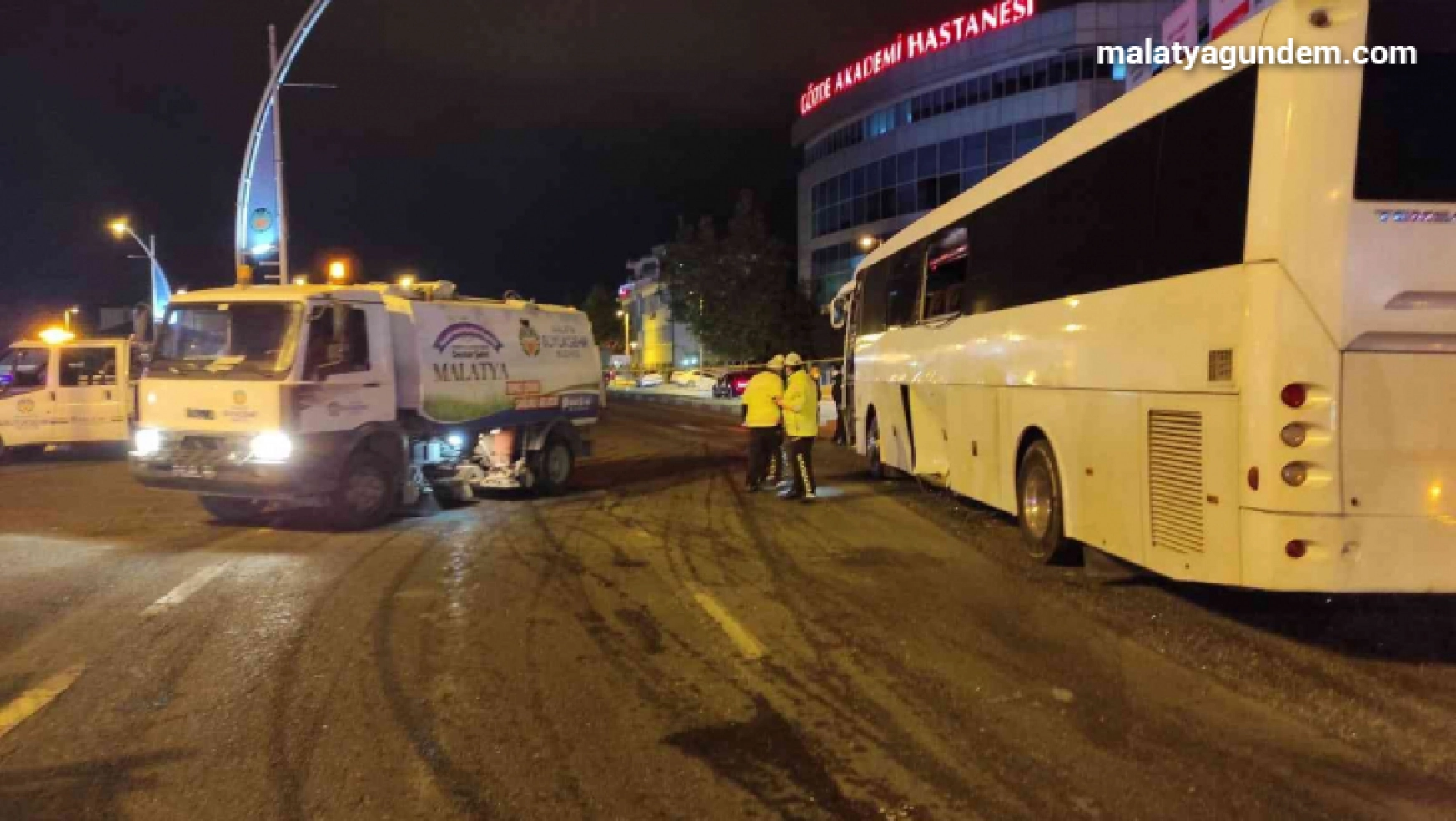 Malatya'da kırmızı ışık ihlali kaza getirdi: 1'i ağır 5 yaralı