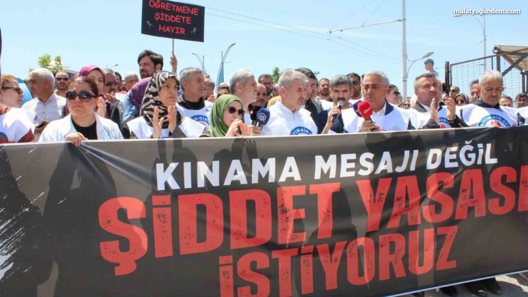 Malatya'da öğretmenler şiddete karşı eylemdeydi