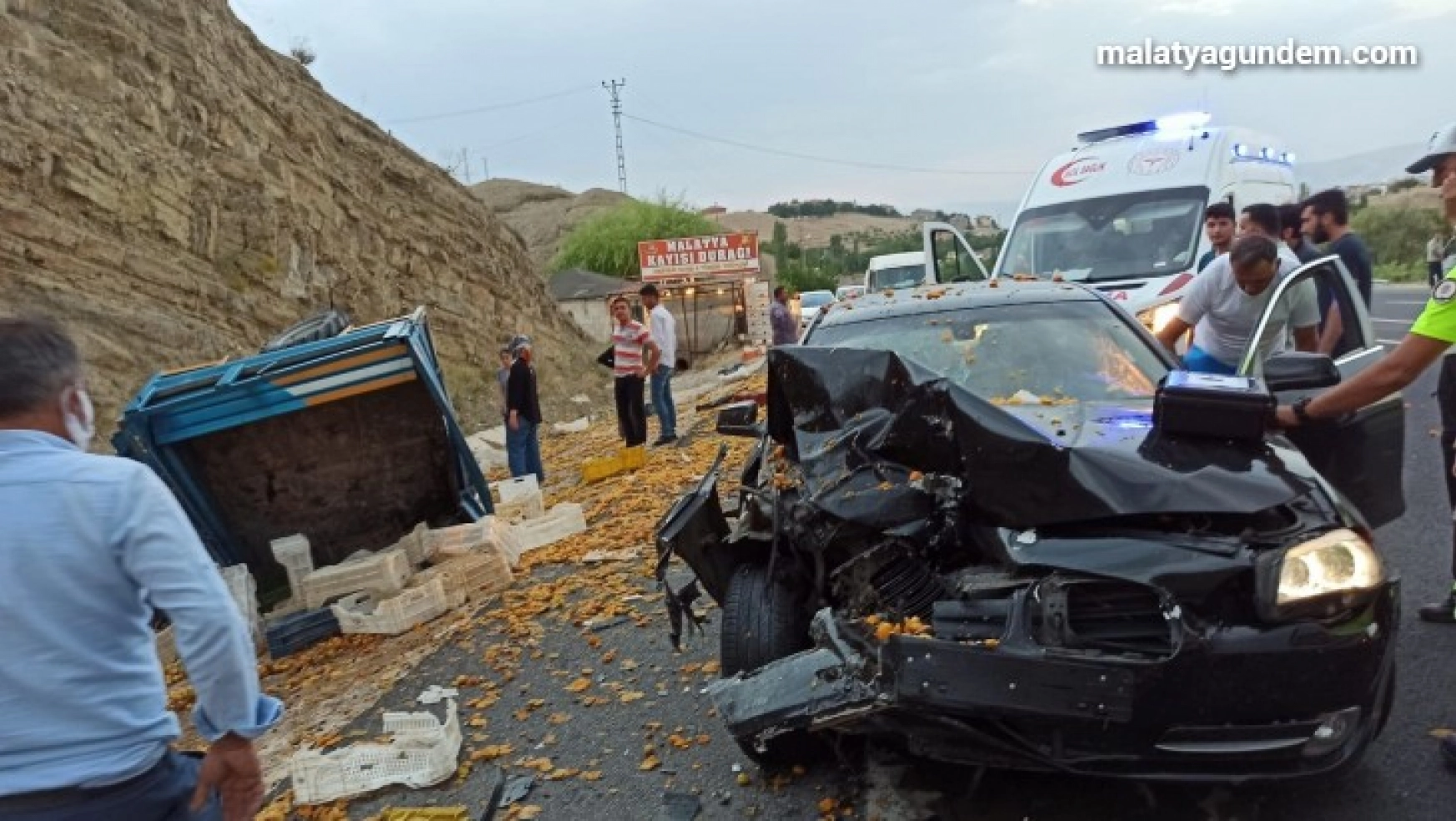 Malatya'da otomobil ile çapa motoru çarpıştı: 2 yaralı