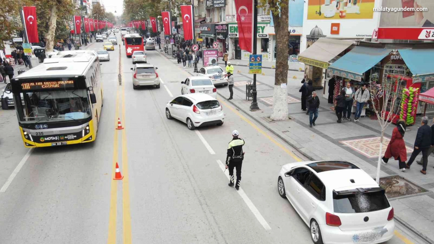Malatya'da polisten dron desteli trafik uygulaması