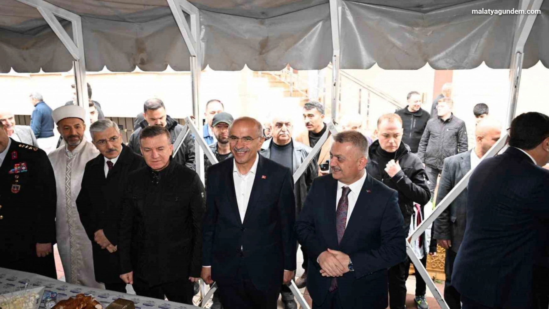 Malatya'da resmi bayramlaşma Kernek Karagözlüler Camisi'nde yapıldı