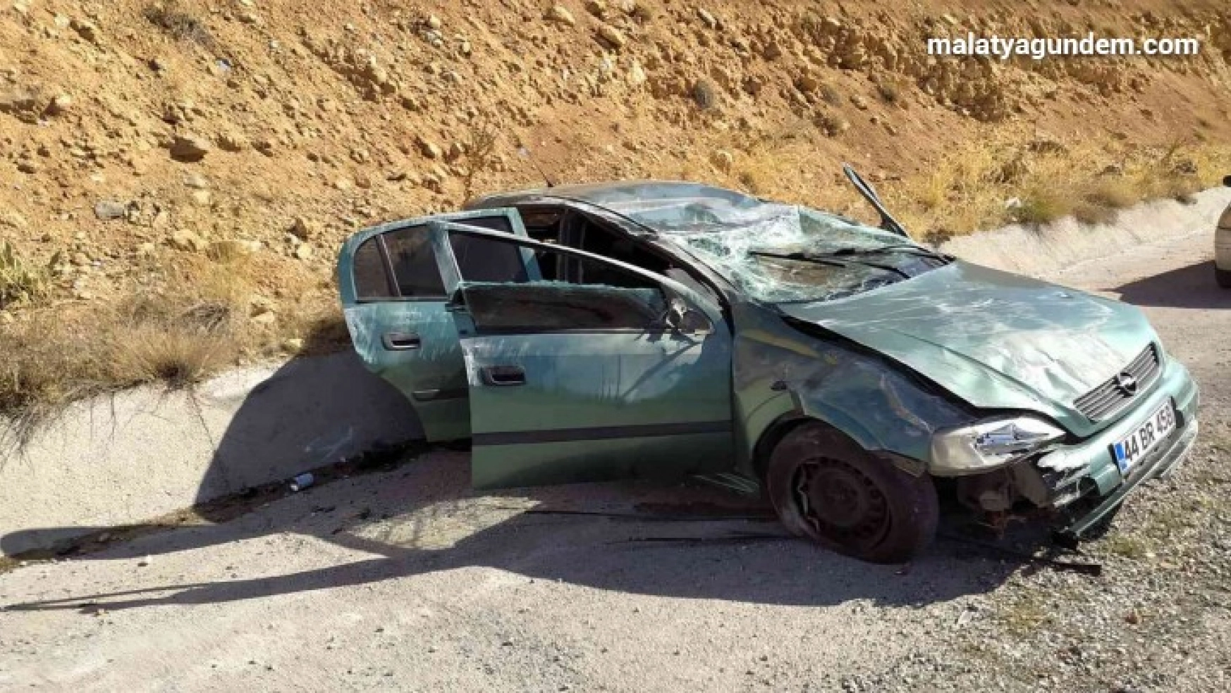 Malatya'da takla atan aracın sürücüsü yaralandı