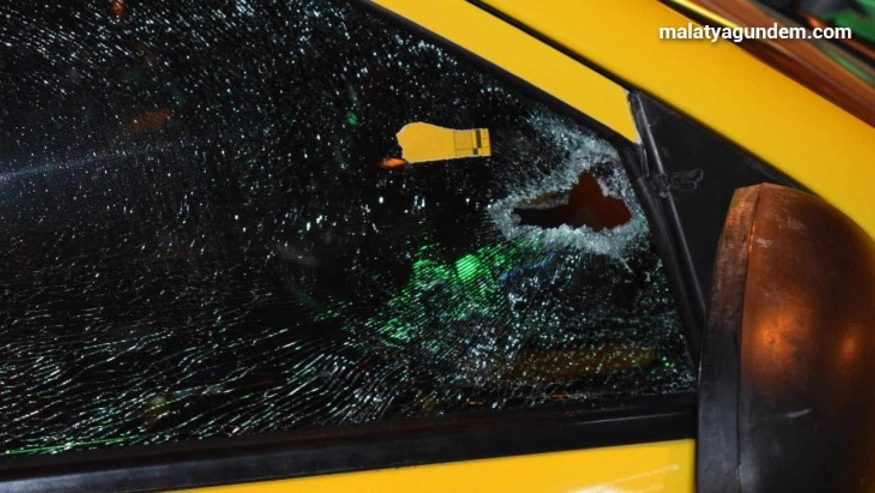 Malatya'da ticari araç içerisinde silahlı saldırıya uğrayan şahıs yaralandı