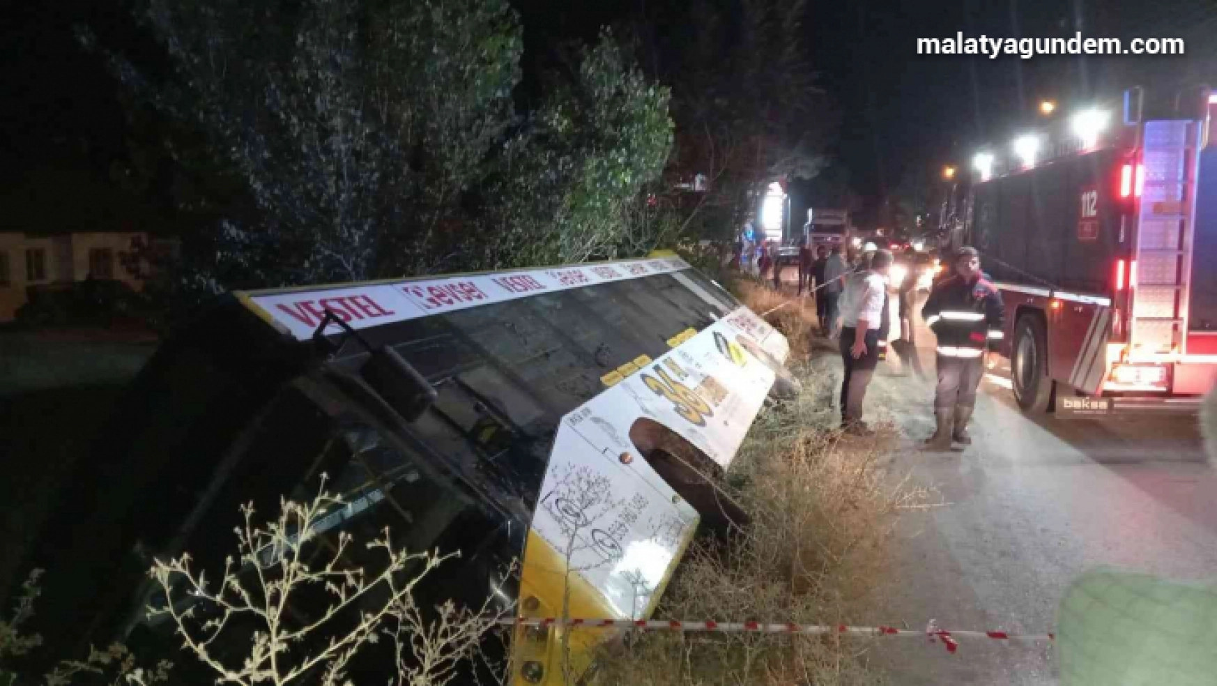 Belediye otobüsü yan yattı  4 yaralı