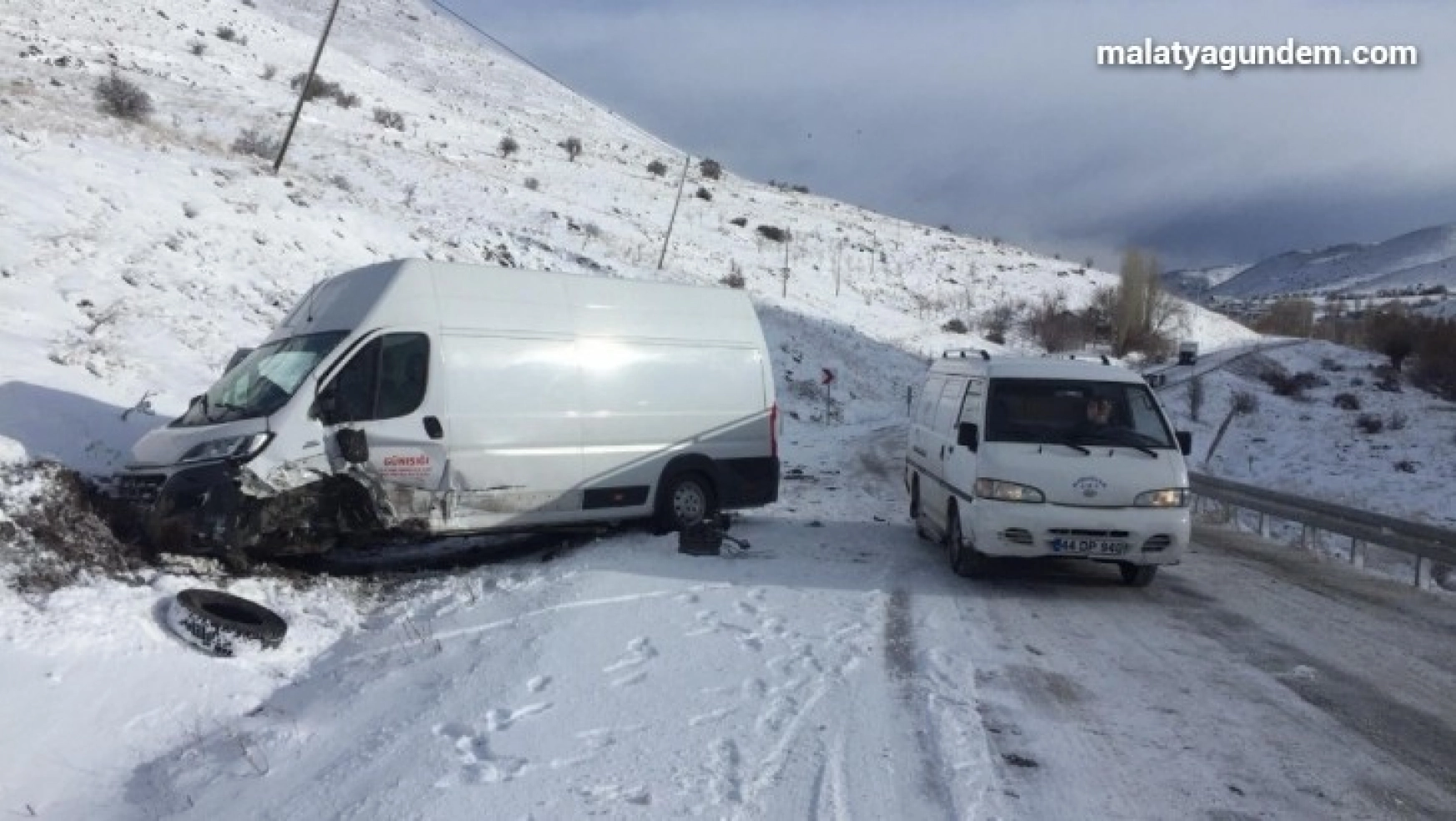 Malatya-Elbistan yolunda kaza: 4 yaralı